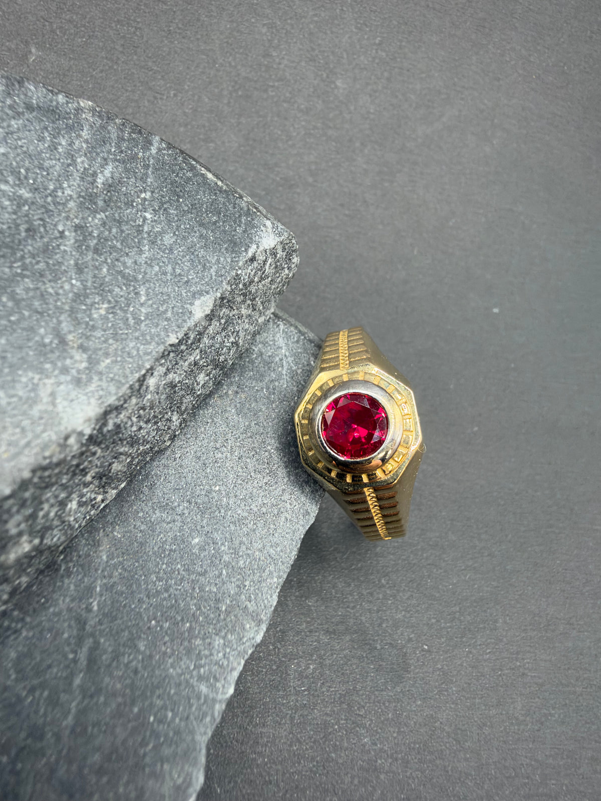 14K Gouden Ring met Robijn – Maat 21