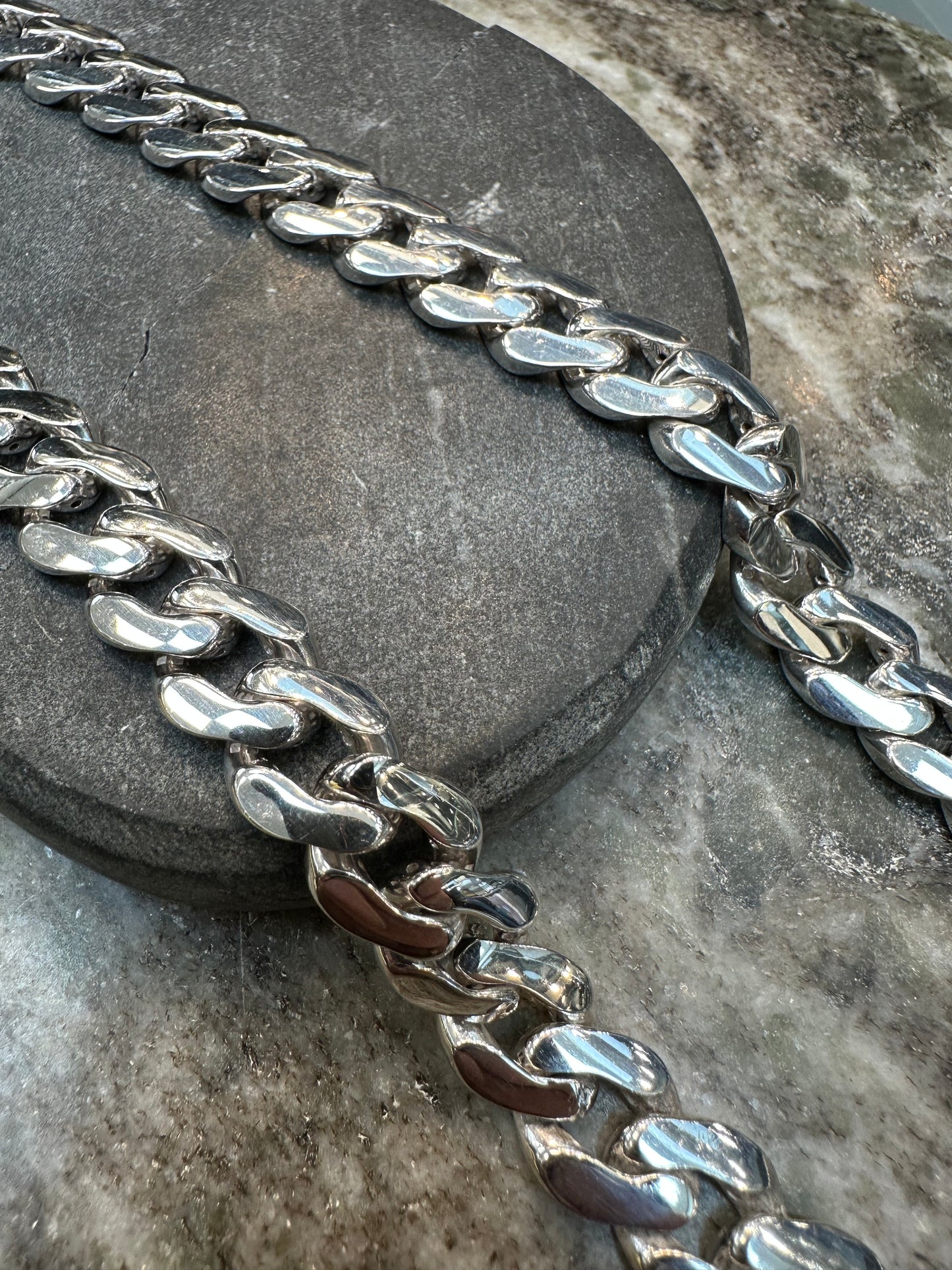 Prachtige 925 Zilveren Cuban Link Ketting – 61 cm | 12 mm | Iced Blokslot