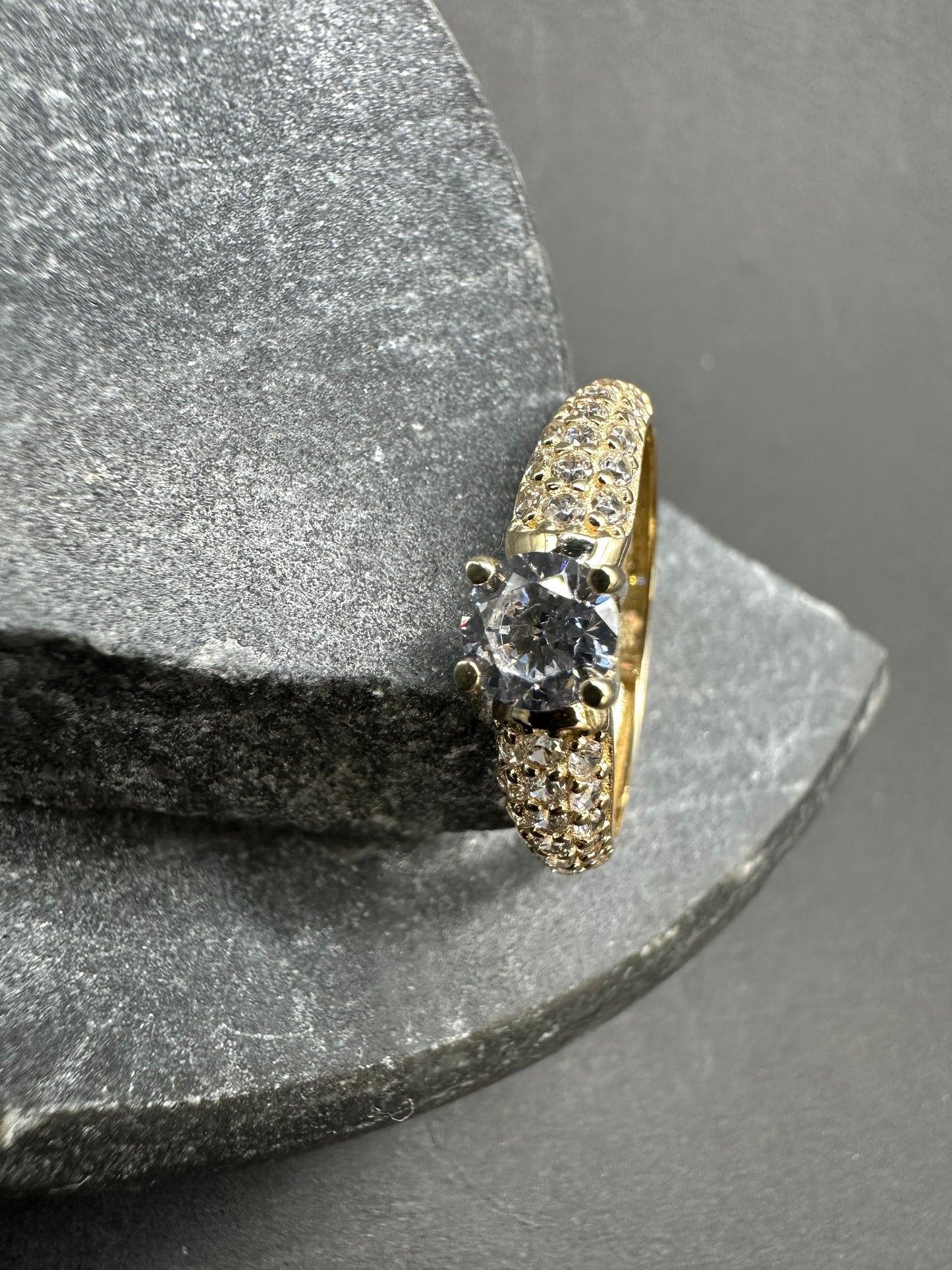 14K Gouden Ring met Zirkonia – Maat 17,5