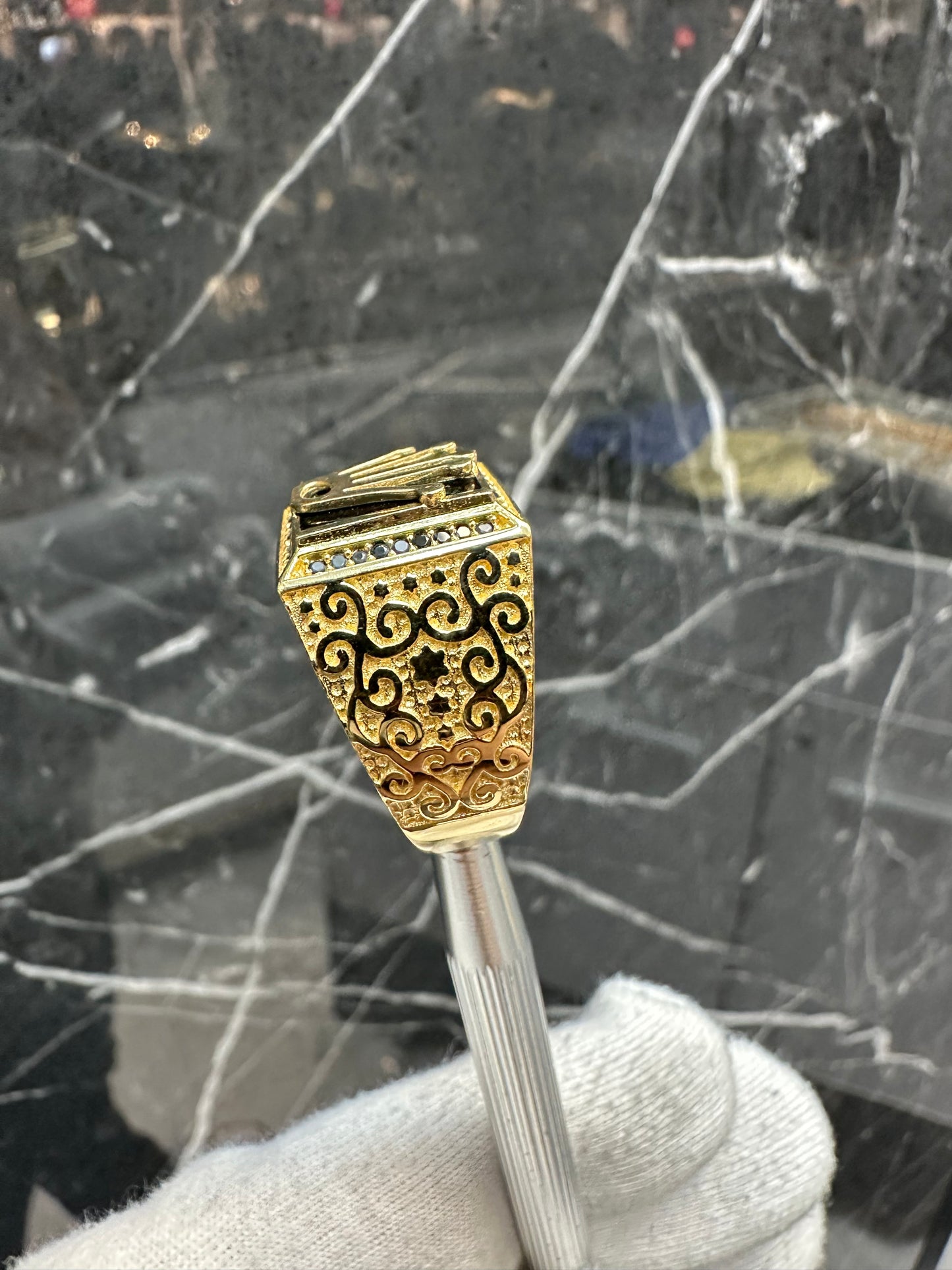 18K Gouden Massieve Kroon Ring met Gelaagde Onyx Steen – Handgemaakt – Maat 20
