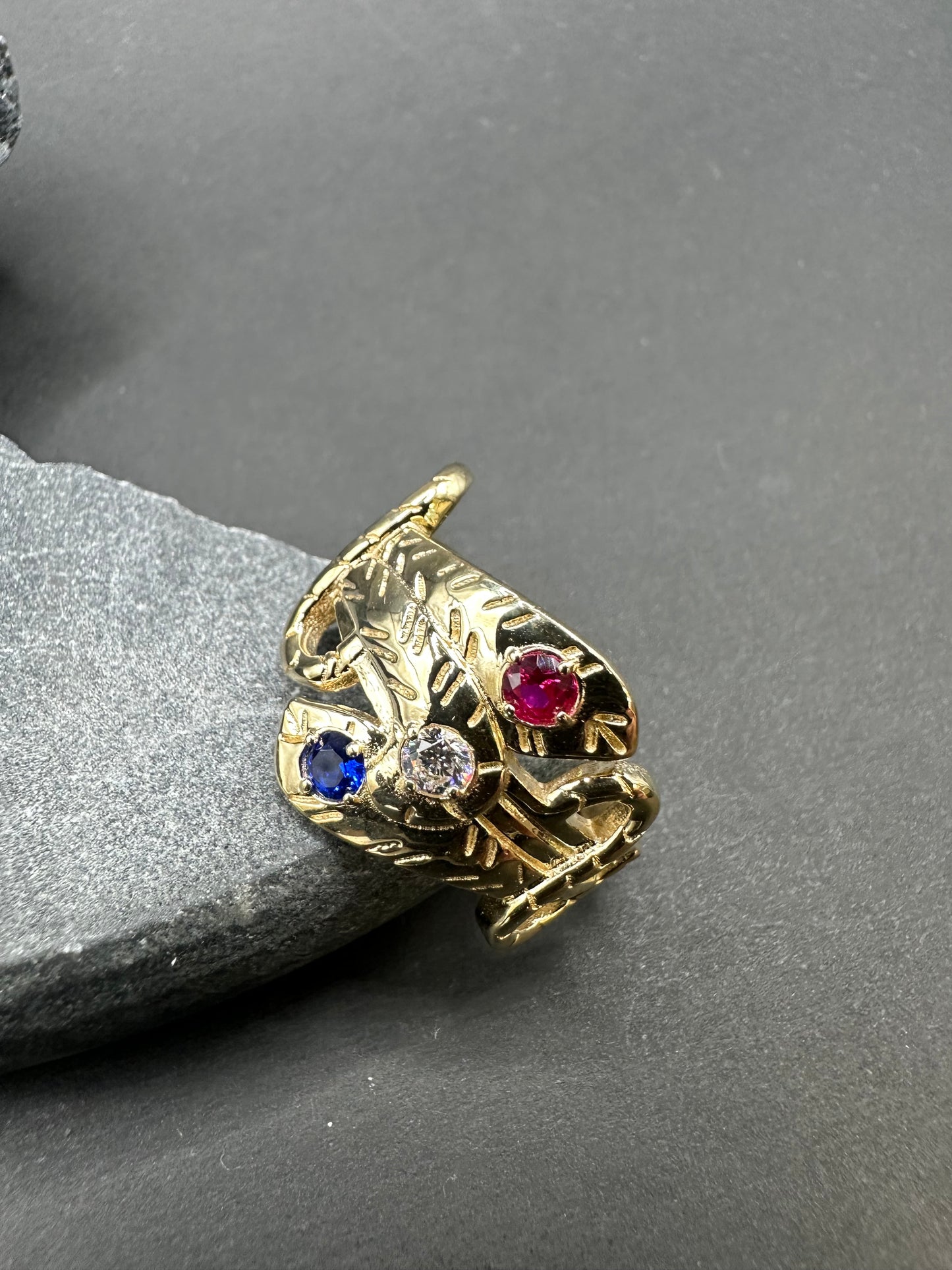 14K Gouden 3-Koppige Slangen Ring met Edelstenen
