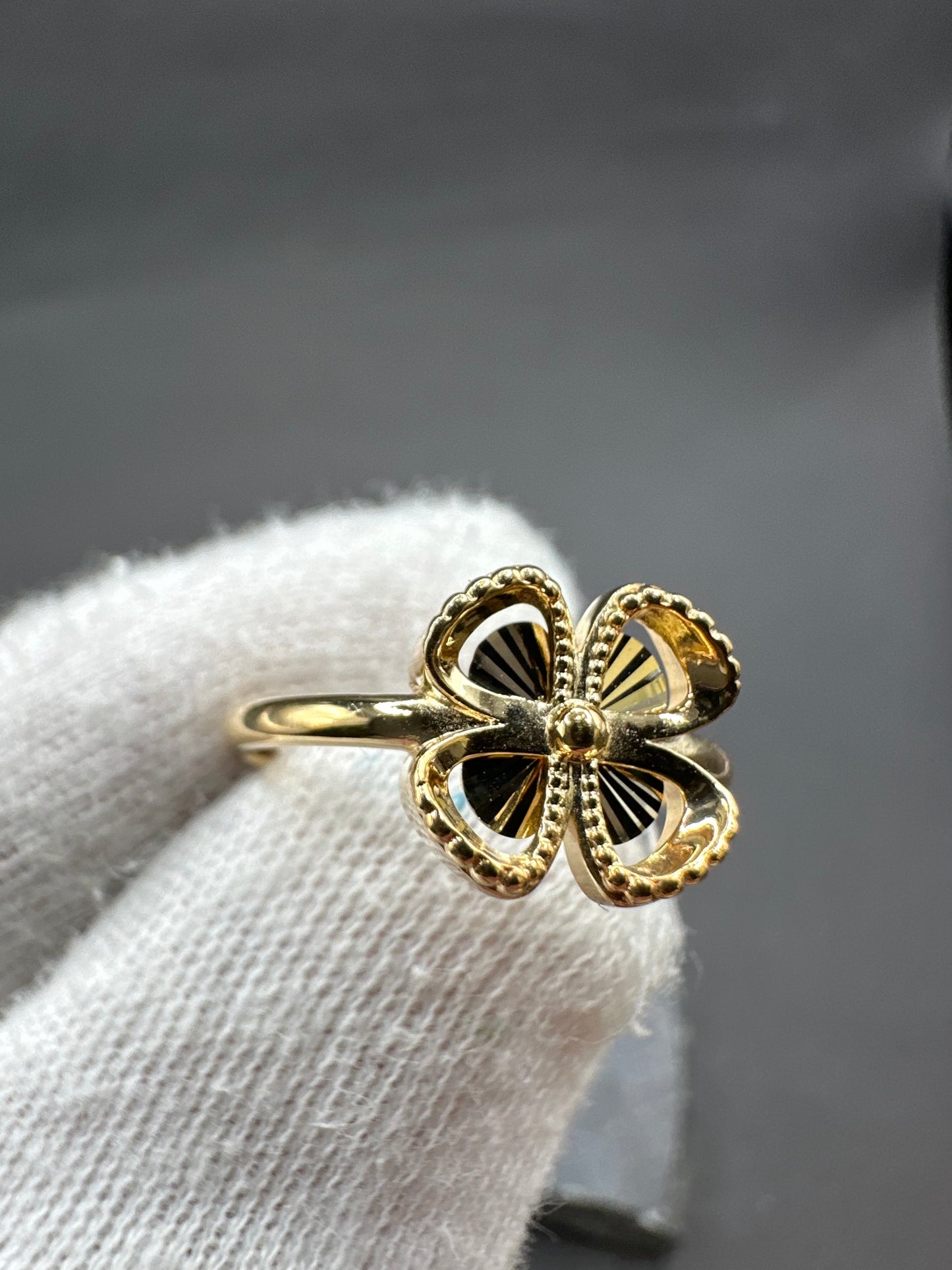 14K Gouden Bloempjes Ring – Maat 17