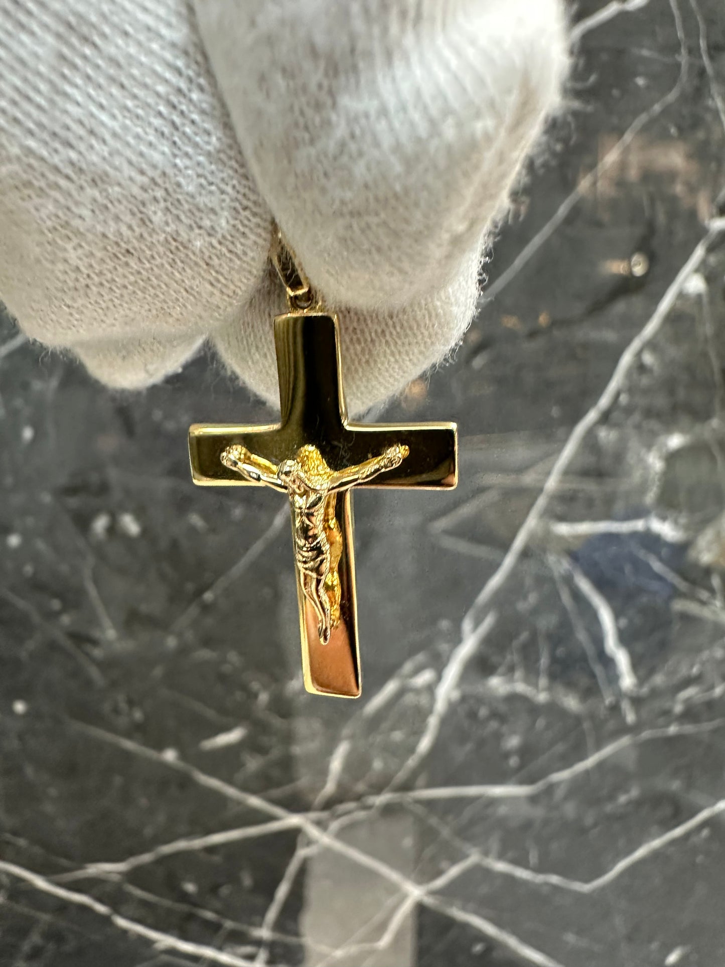 18K Gouden Kruis met Jezus