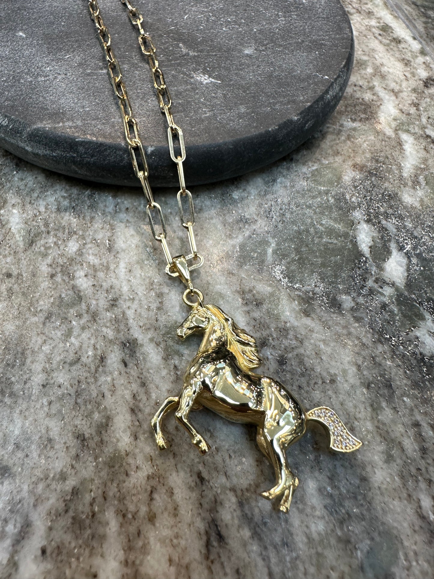 Prachtige 14K Gouden Papierclip Ketting met Paard Hanger – 60 cm | 3 mm | Uniek & Luxe