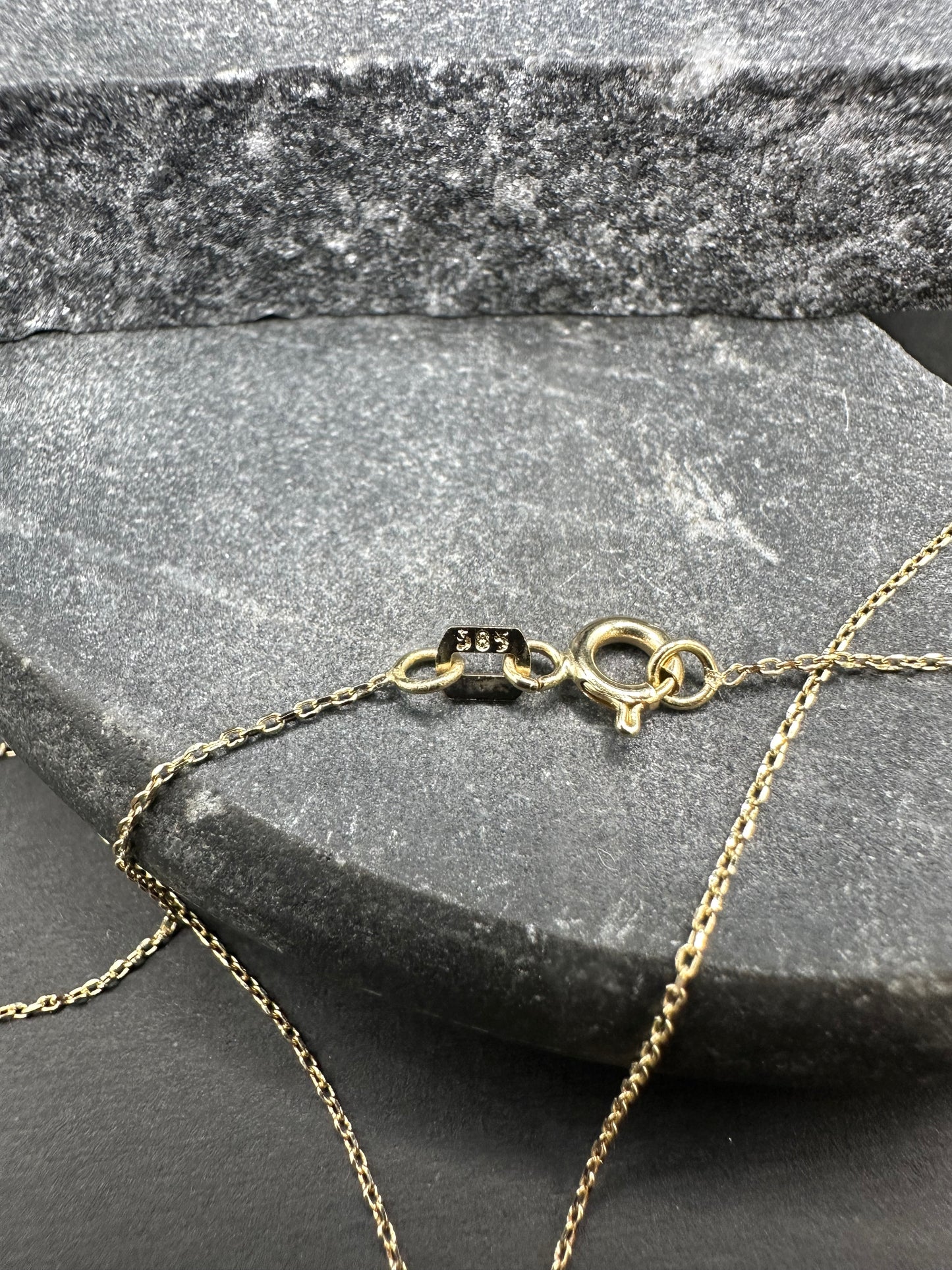 14K Gouden Ketting met Klavertje Vier Hanger – 42 cm