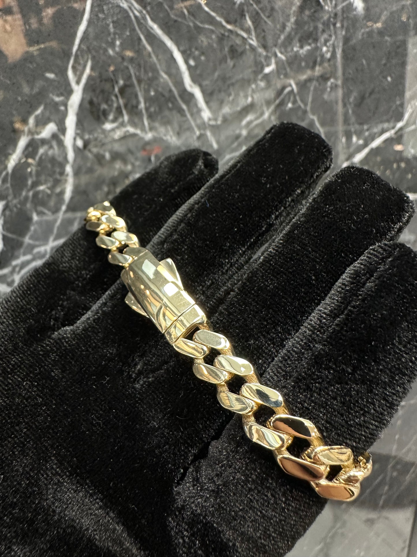 Prachtige 14K Gouden Cubaan Armband – 20,5 cm | 8,7 mm | Tijdloos & Stoer