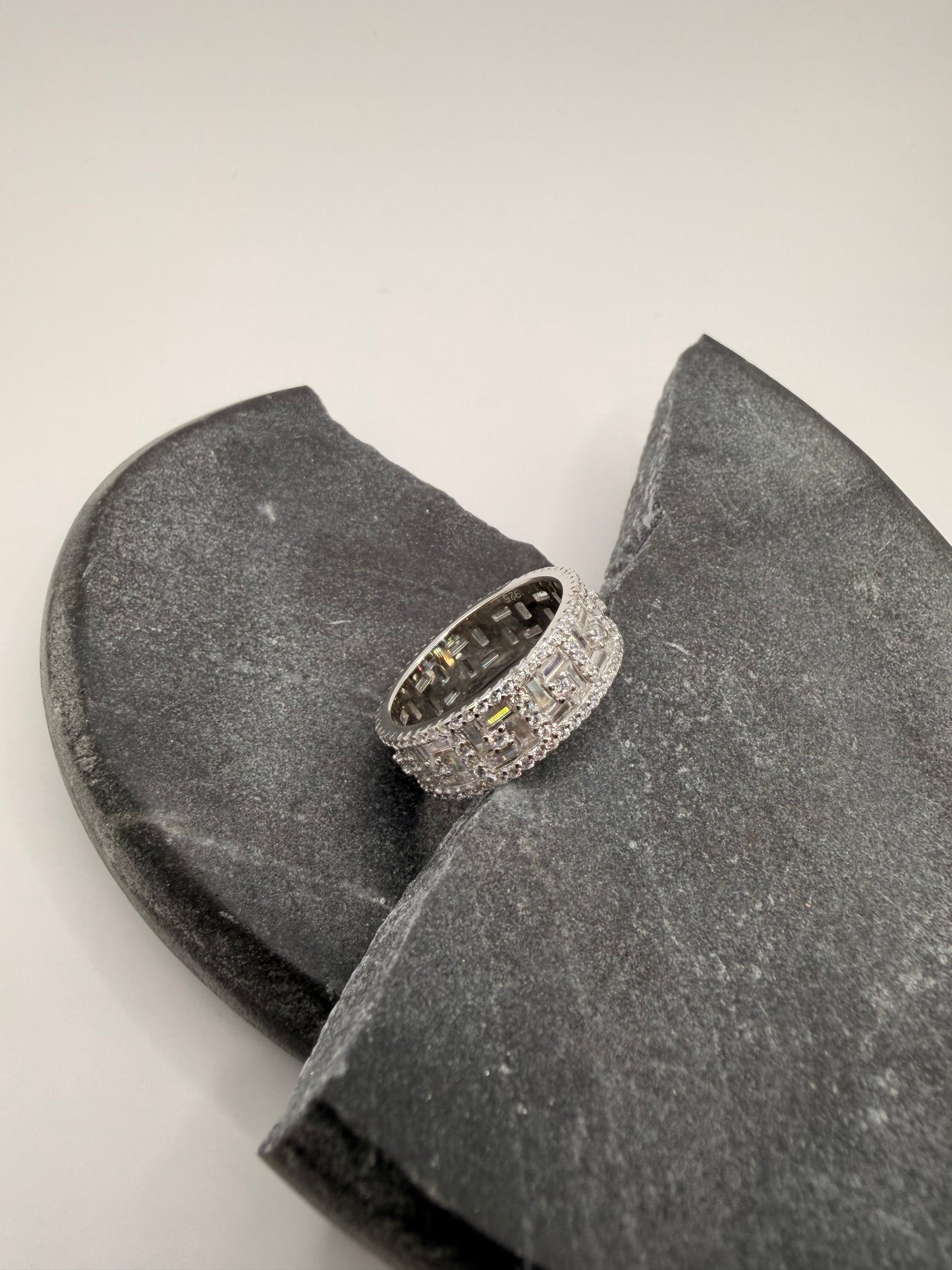Schitterende 925 Zilveren Iced Ring – Maat 20 | Luxe & Sprankelend