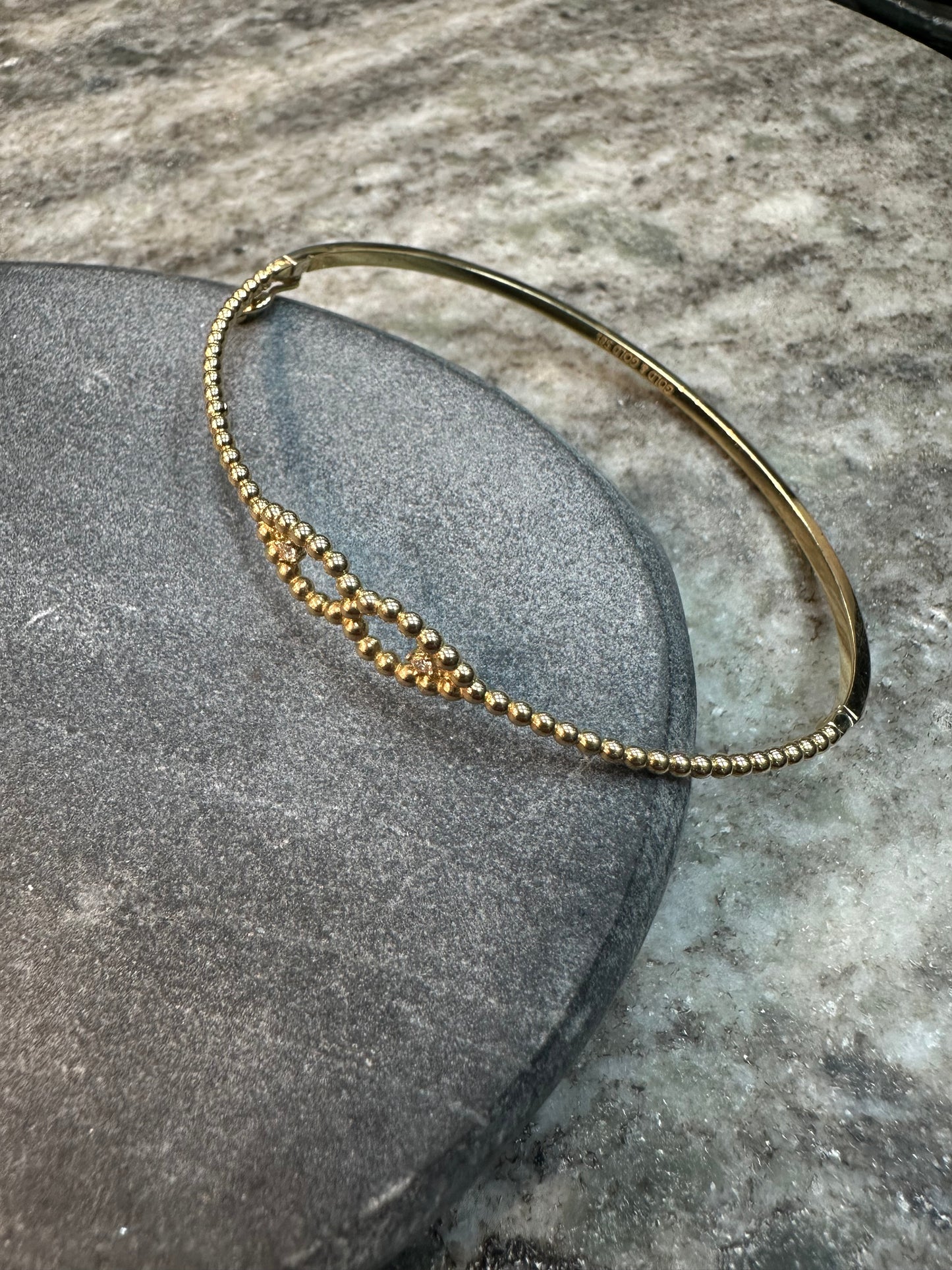 14K Gouden Vaste Armband met Zirkonia – 64 mm