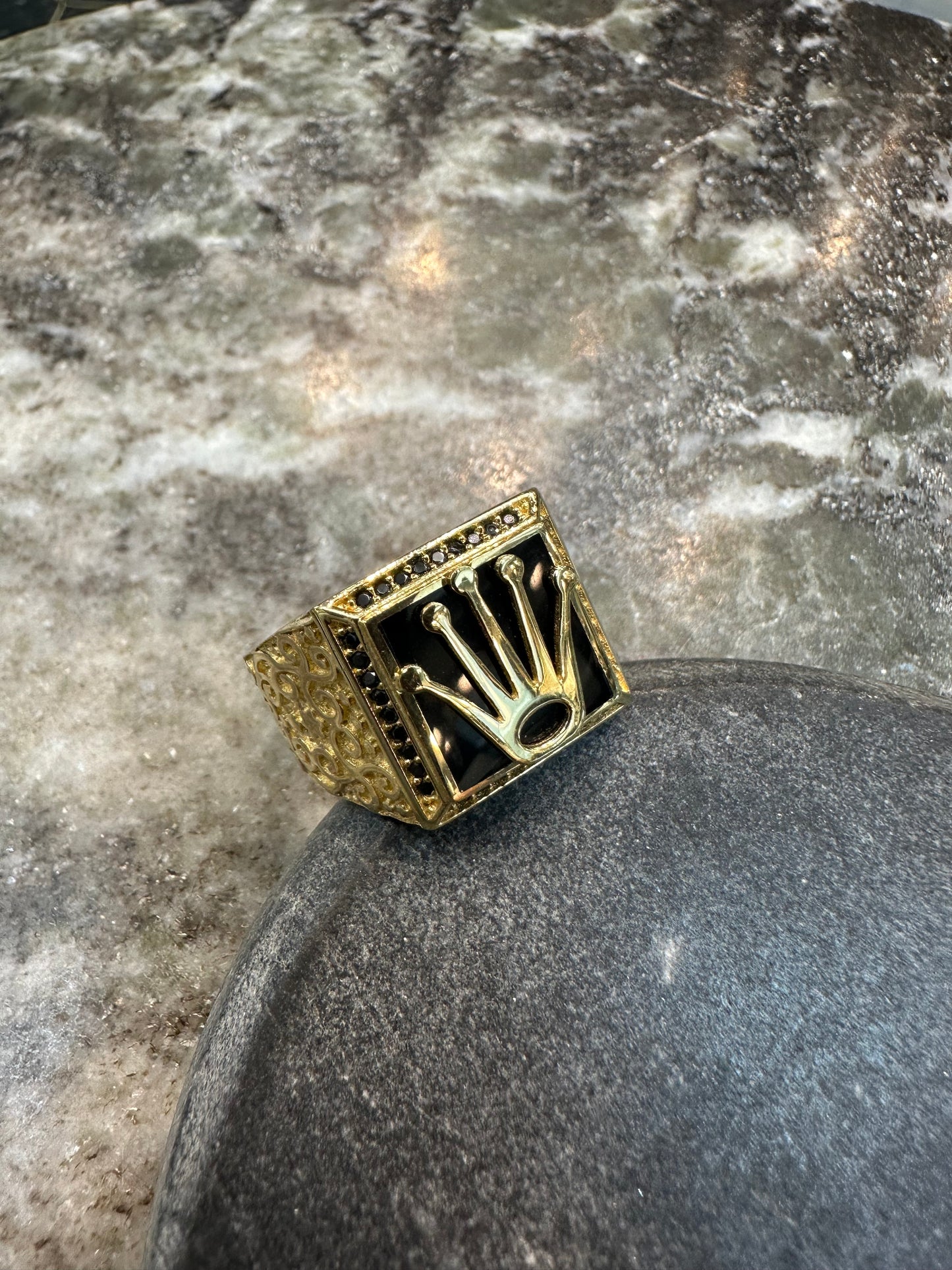 18K Gouden Massieve Kroon Ring met Gelaagde Onyx Steen – Handgemaakt – Maat 20