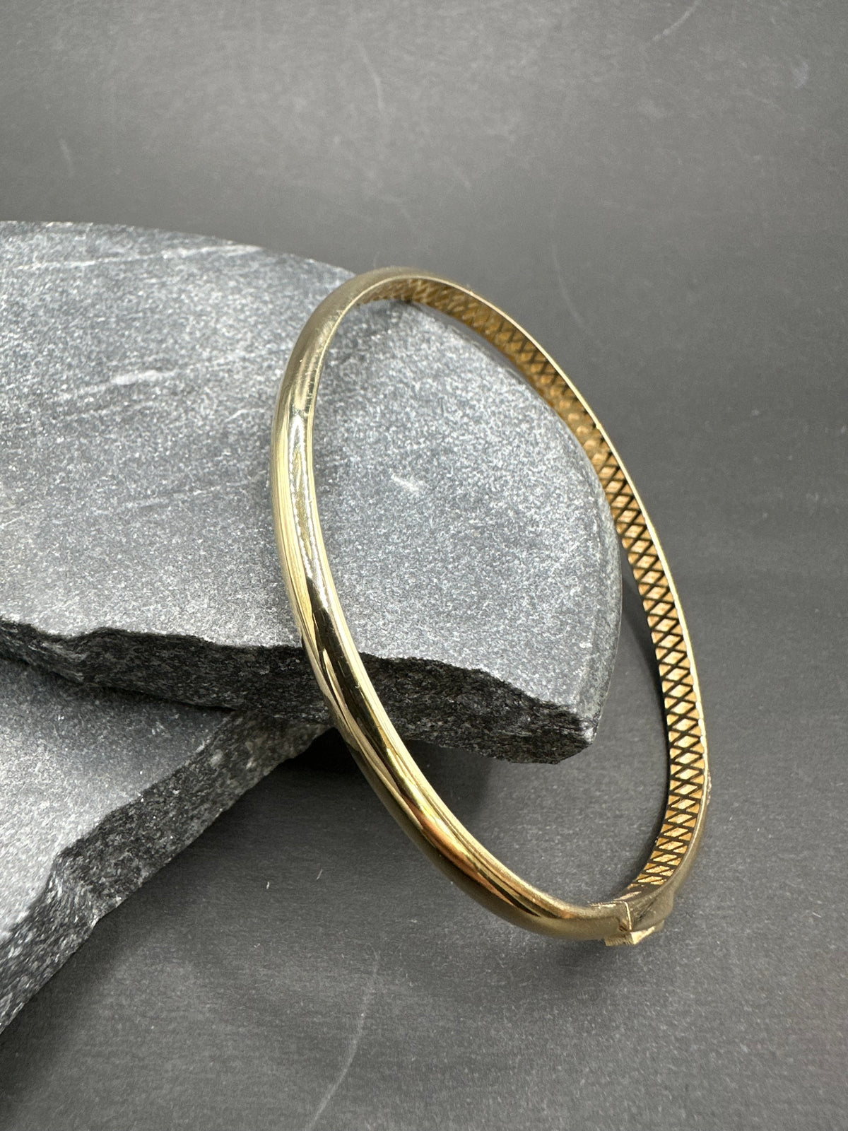 14K Gouden Moderne Gladde Slavenarmband met Structuur – 59,6 mm – 4,1 mm