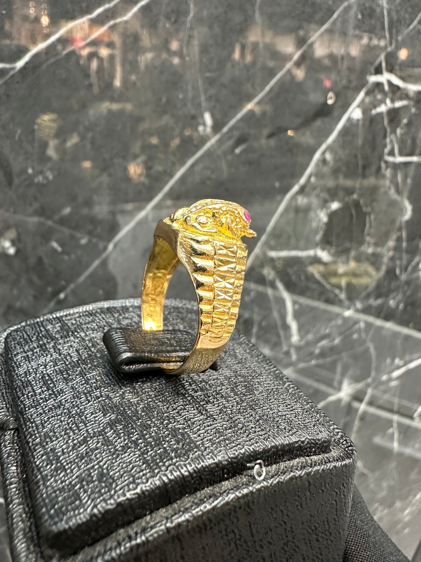 22K Gouden Kikker Ring met Robijn en Briljanten – Maat 21,5