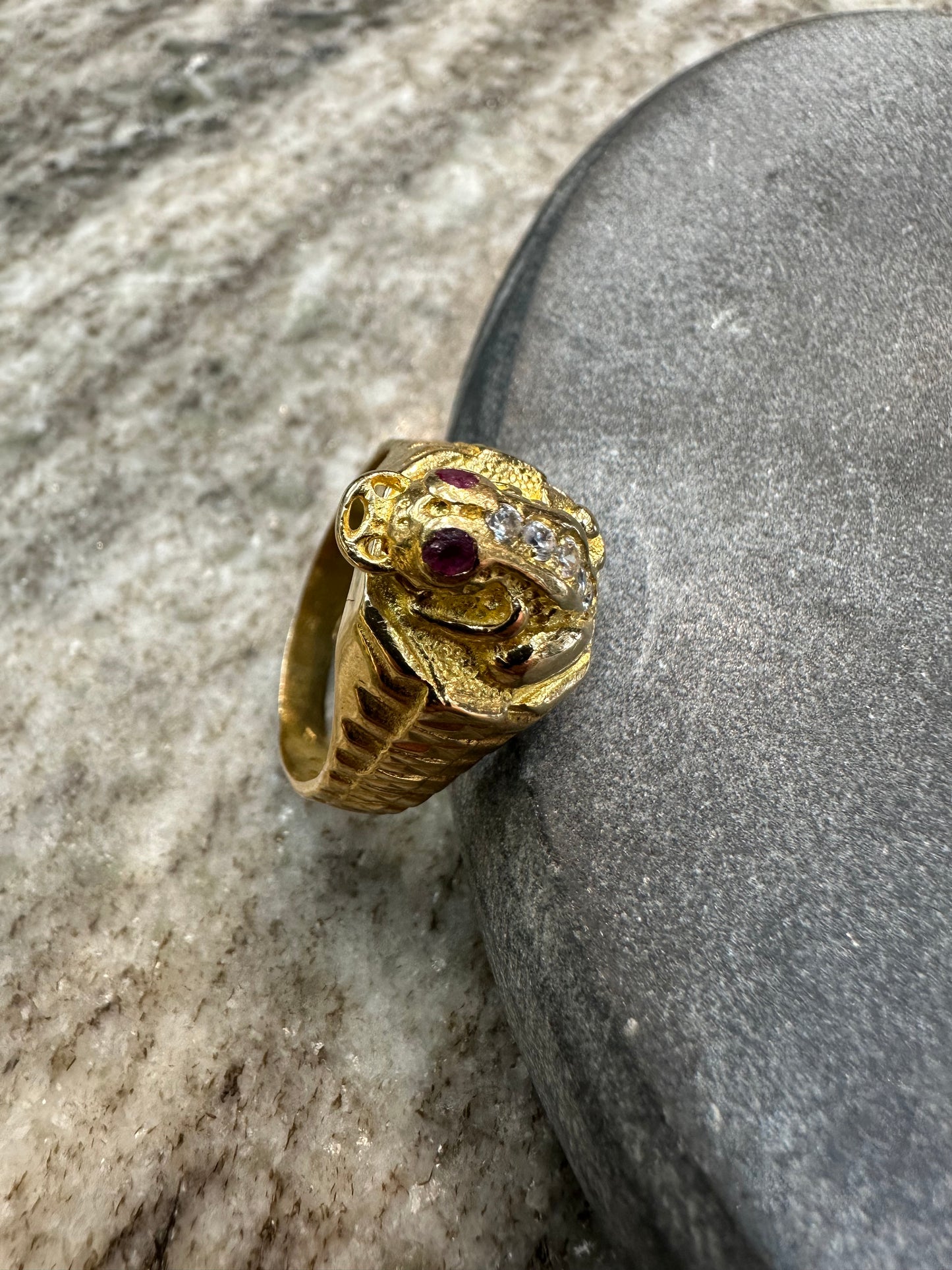 22K Gouden Kikker Ring met Robijn en Briljanten – Maat 21,5