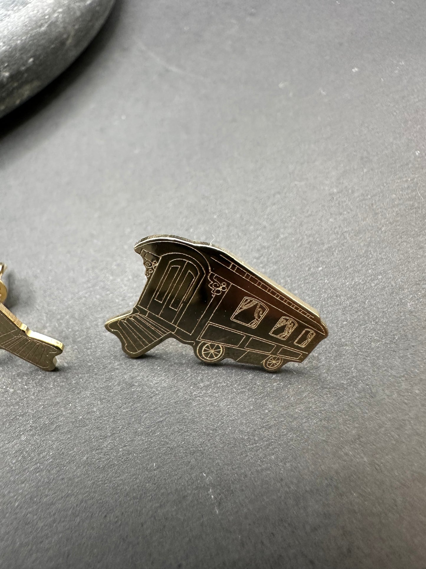 14K Gouden Woonwagen Knopjes Oorbellen – 21,13 mm