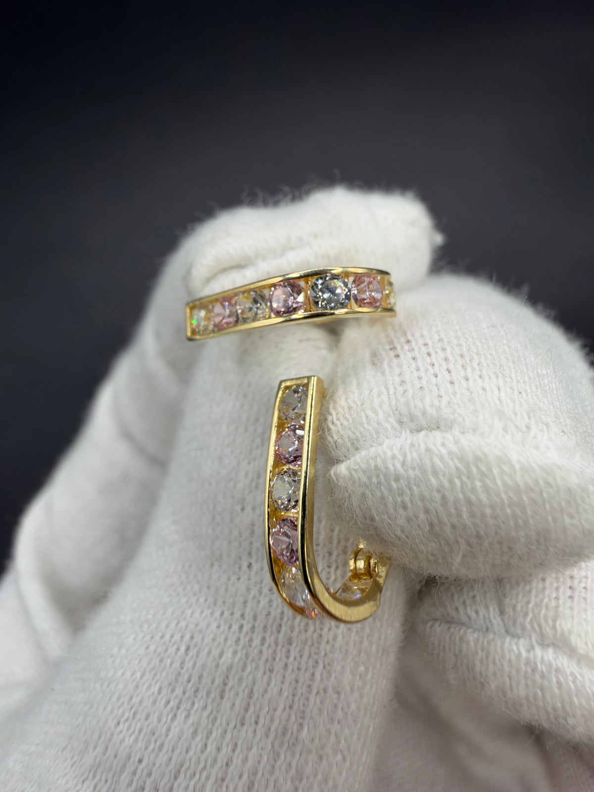 14K Gouden Ovale Oorbellen met Roze en Witte Zirkonia – 12 × 9 mm