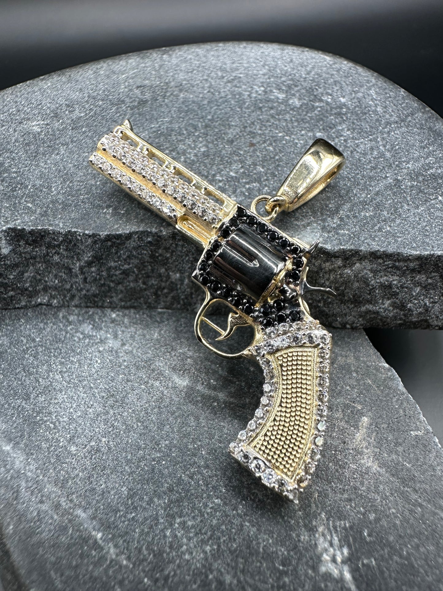 14K Gouden Revolver Hanger met Onyx Stenen – 44 mm