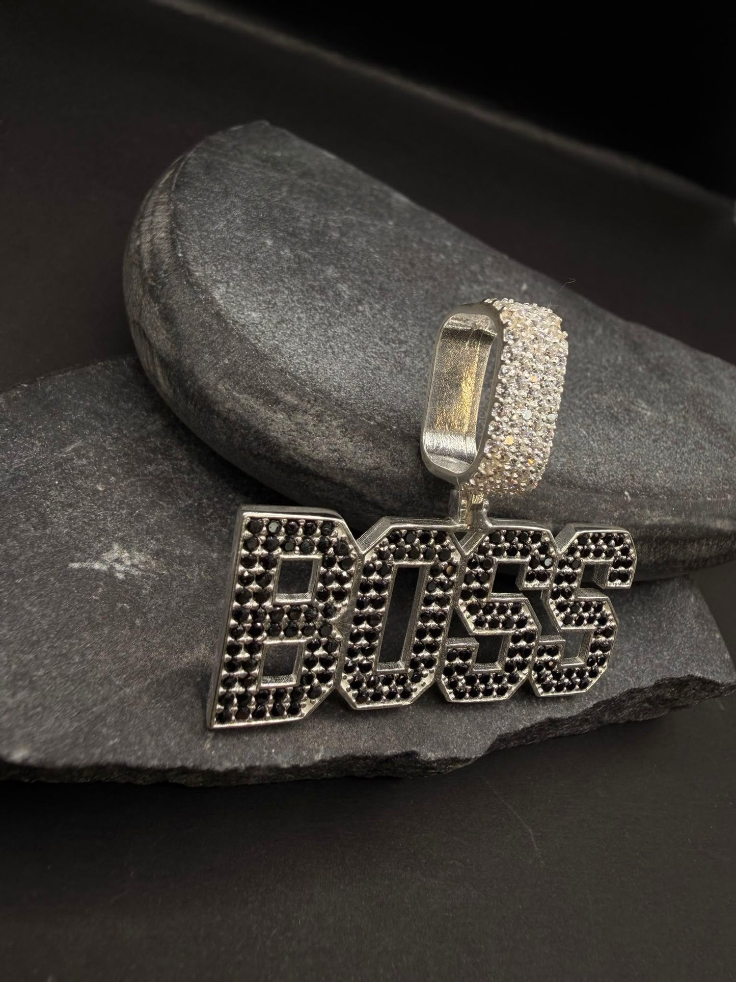 925 Zilveren BOSS Hanger met Zirkonia en Onyx – 39 mm