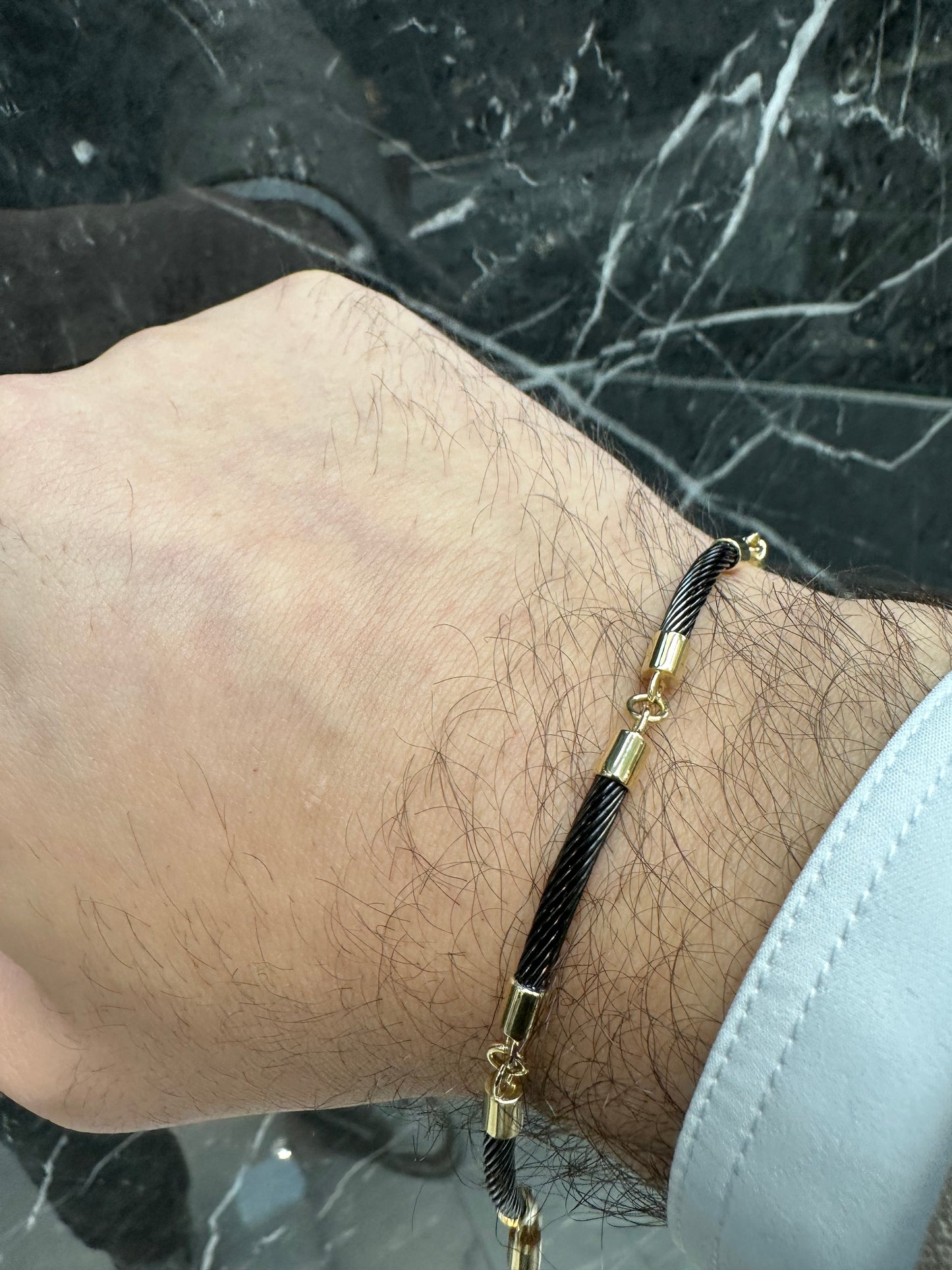 14K Gouden Armband met Zwarte Gevlochten Band