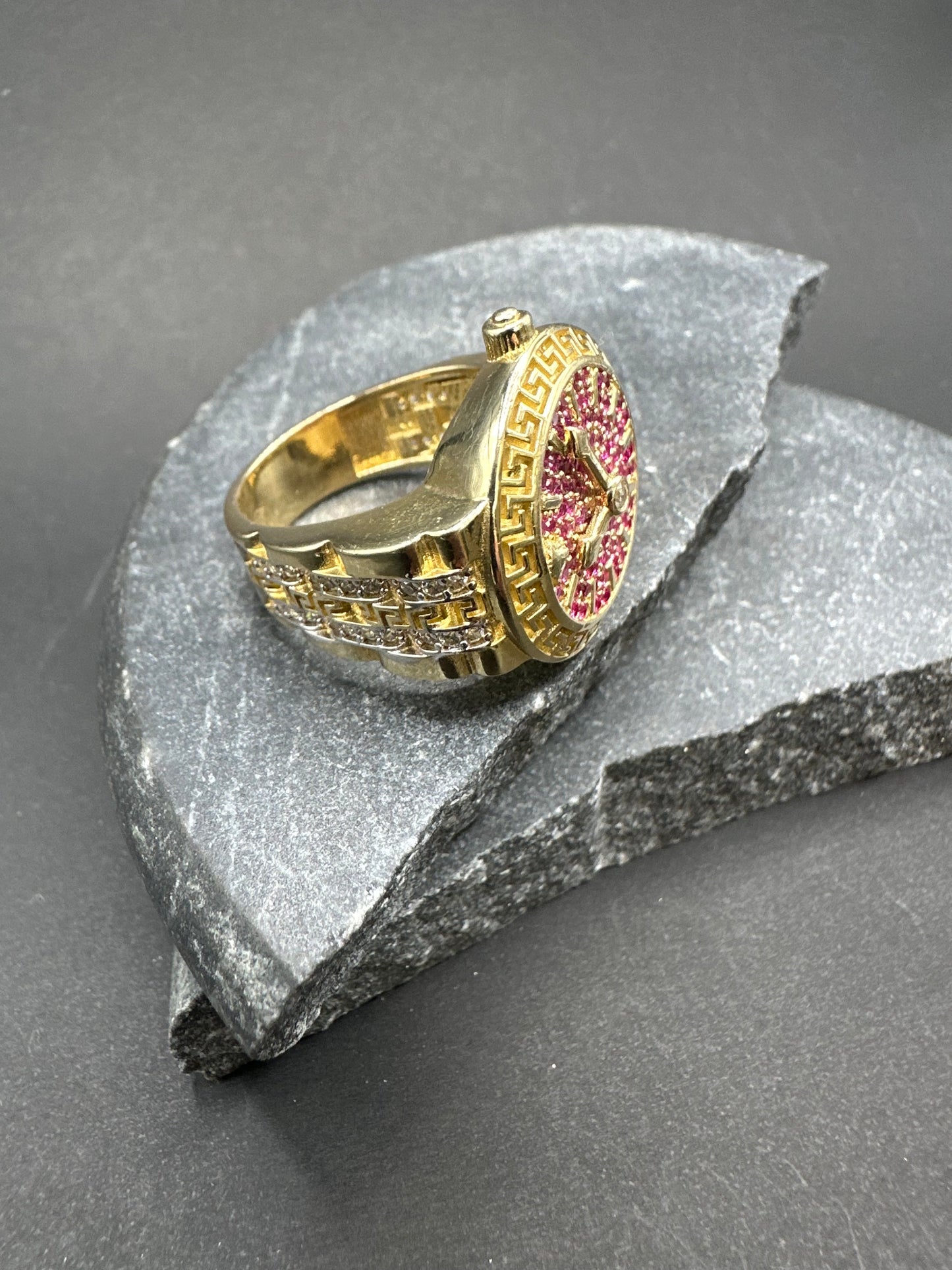 14K Gouden Iced Klok Ring met Robijnen – Maat 21