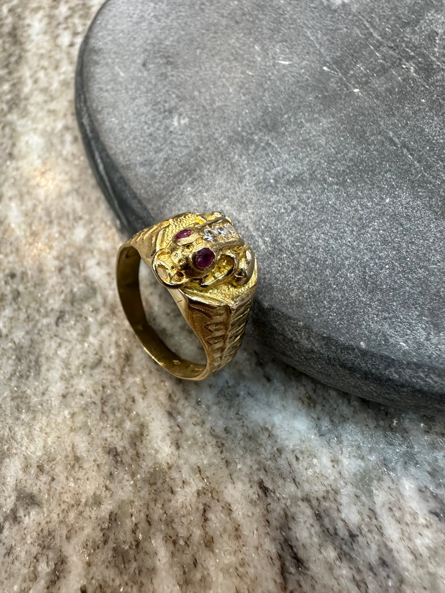 22K Gouden Kikker Ring met Robijn en Briljanten – Maat 21,5
