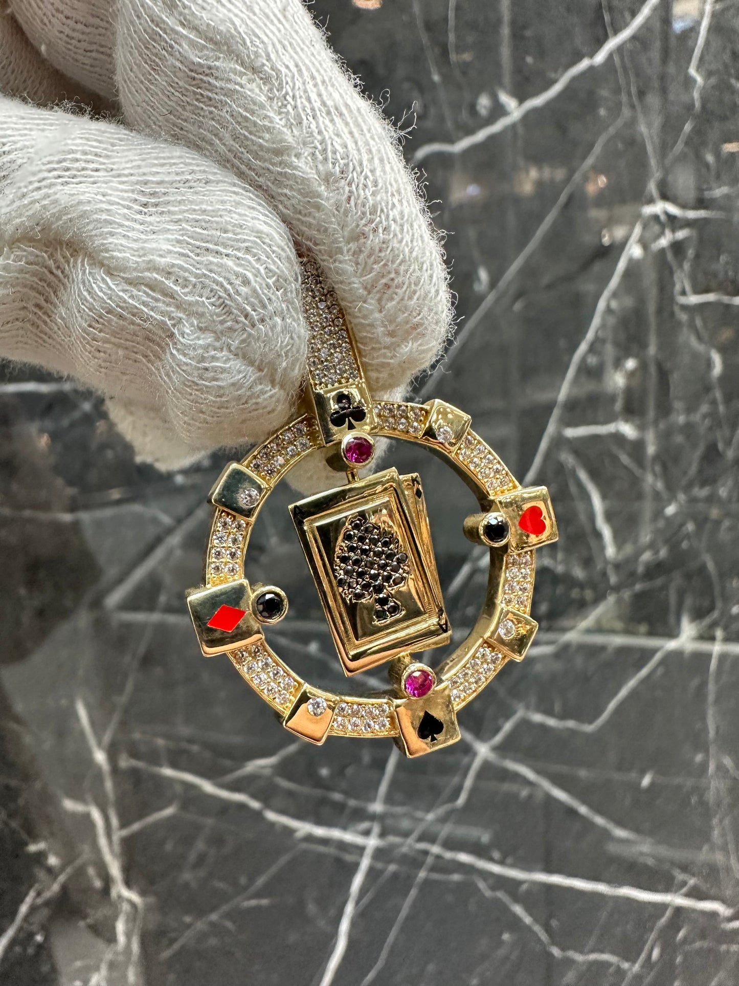 14K Gouden Kaarten Hanger met Draaiend Middenstuk en Edelstenen