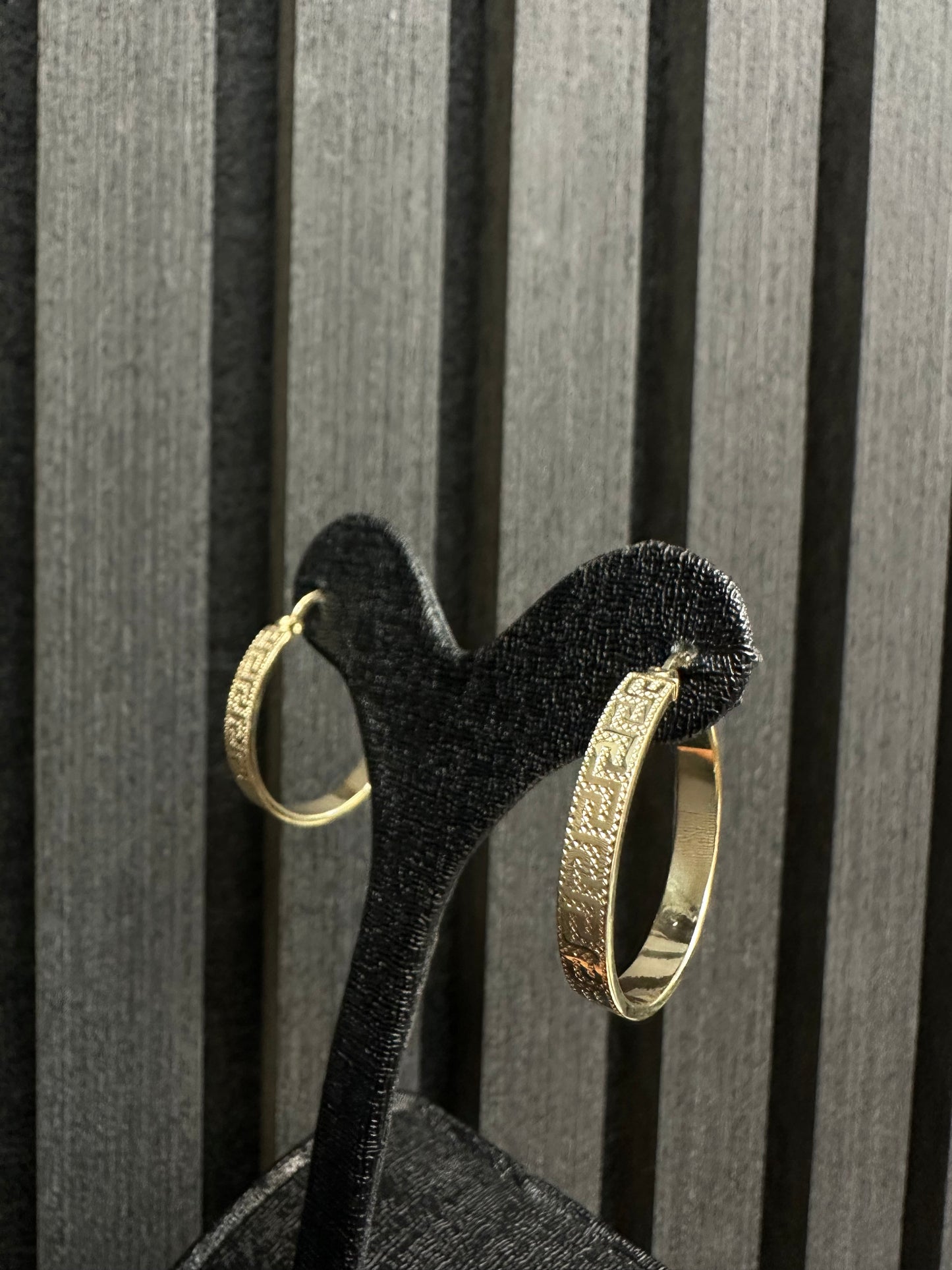 Prachtige 14K Gouden Creolen met Griekse Tekens – 27,8 mm | Tijdloos & Elegant
