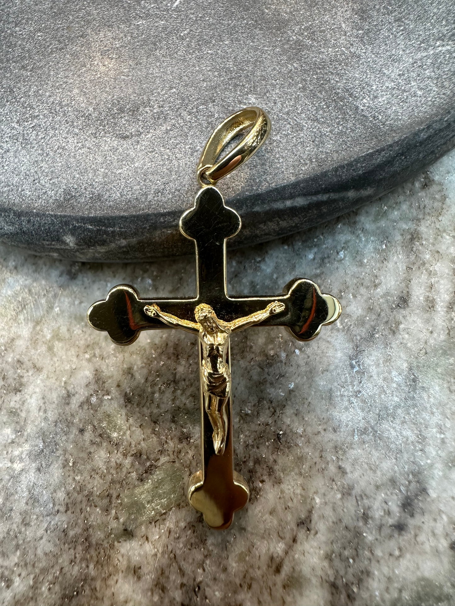 18K Gouden Kruishanger met Jezus