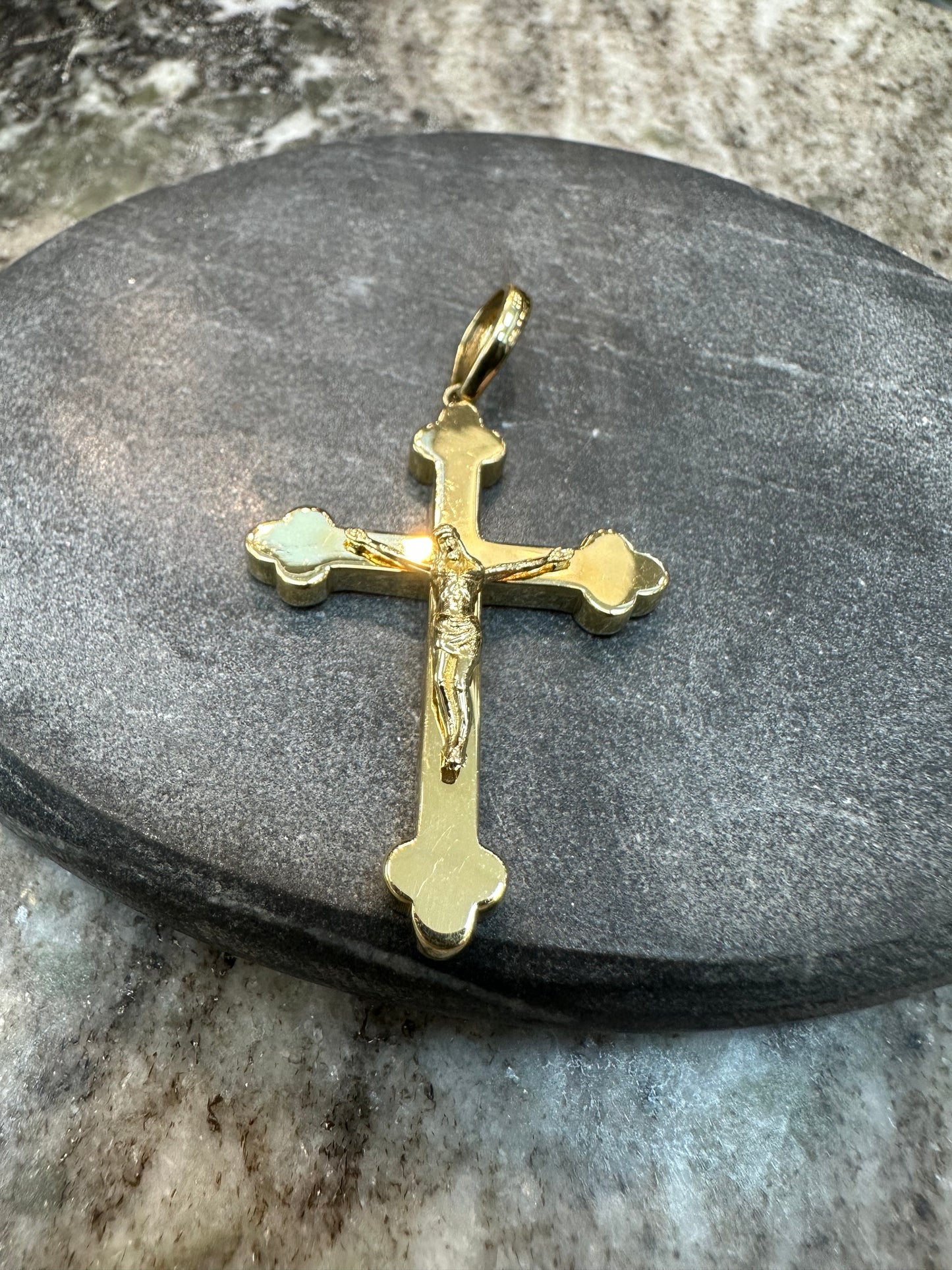 18K Gouden Kruishanger met Jezus