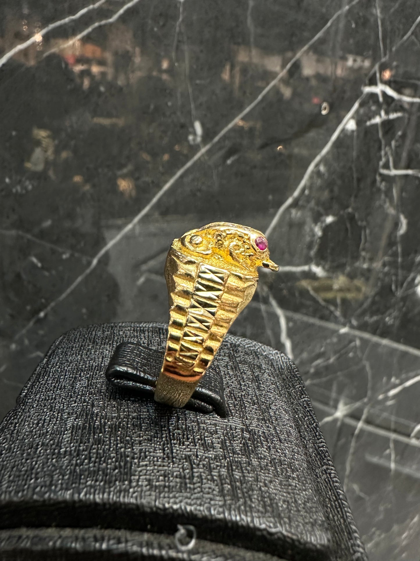 22K Gouden Kikker Ring met Robijn en Briljanten – Maat 21,5