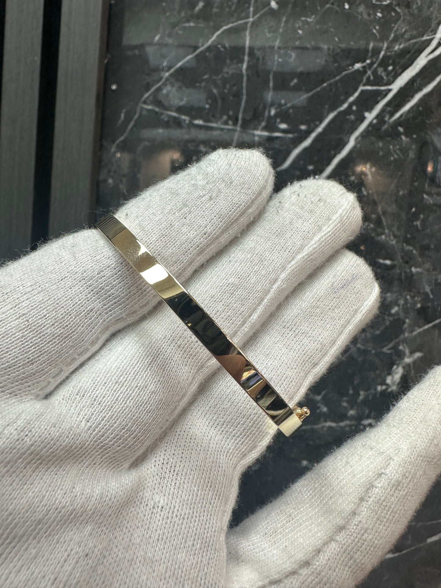 Prachtige 14K Gouden Vierkante Gladde Slavenarmband – Omtrek 60 mm | Stevig & Luxe