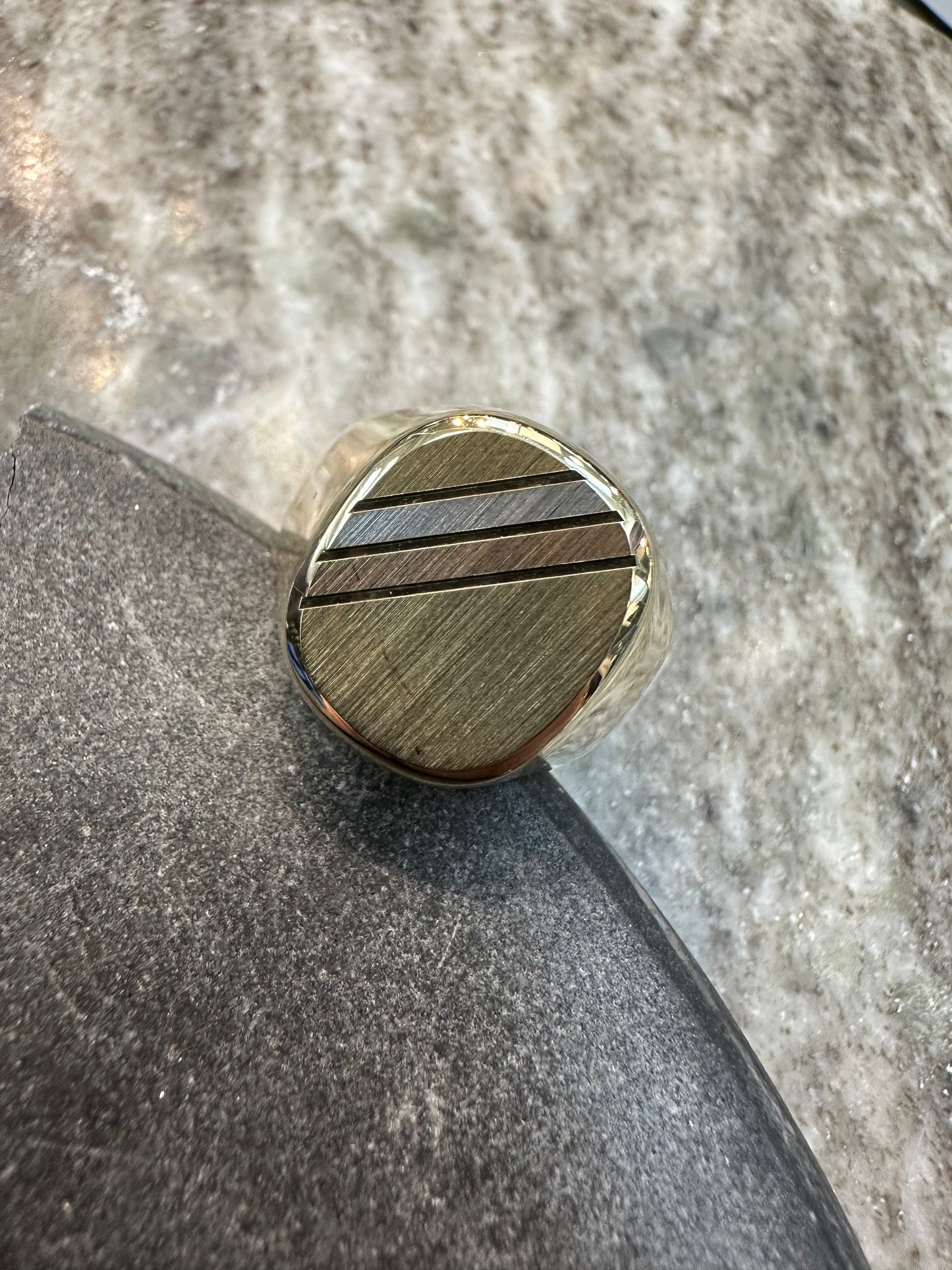 14K Gouden Tricolor Klassieke Zegelring – Comfort Fit | Luxe & Tijdloos