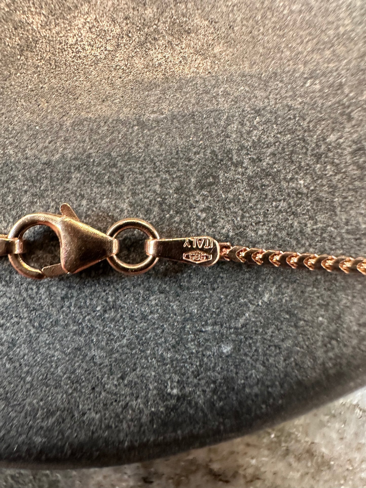 Prachtige 14K Rozégouden Italiaanse Ketting met Kameleon Hanger – 45 cm | Uniek & Elegant