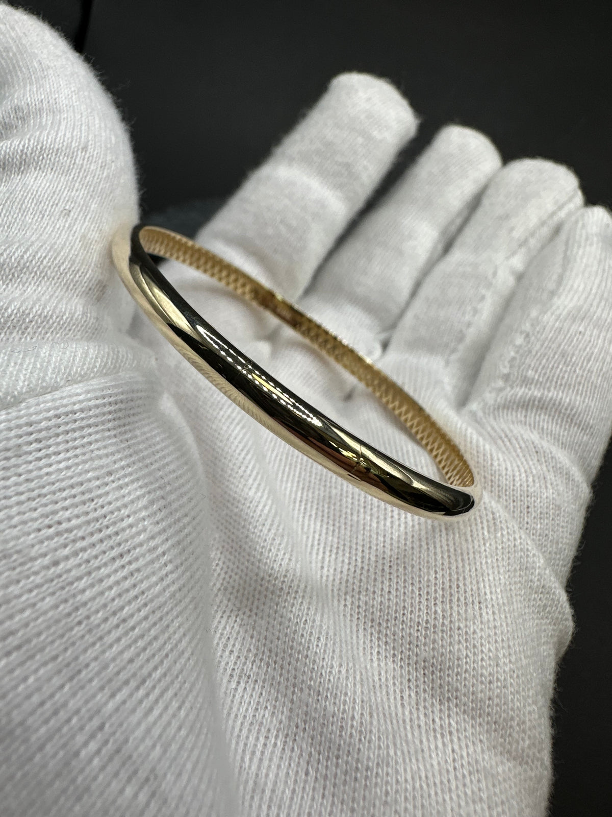 14K Gouden Moderne Gladde Slavenarmband met Structuur – 59,6 mm – 4,1 mm