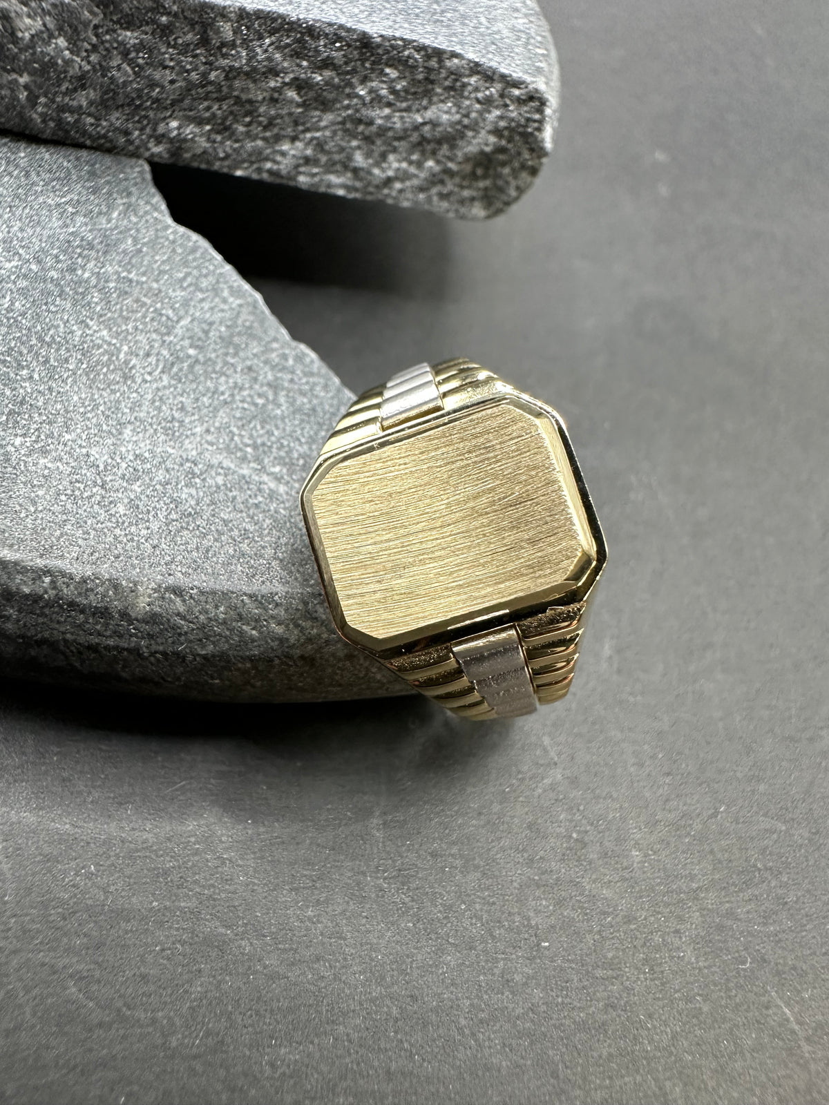 14K Gouden Stevige Bicolor Zegelring met Matte Bewerking