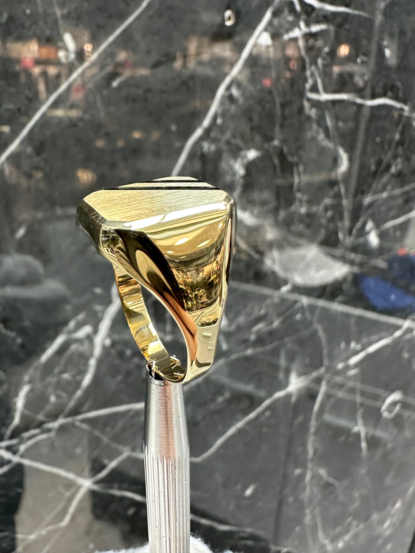 14K Gouden Klassieke Zegelring met Onyx Lagensteen – Tijdloos & Stijlvol