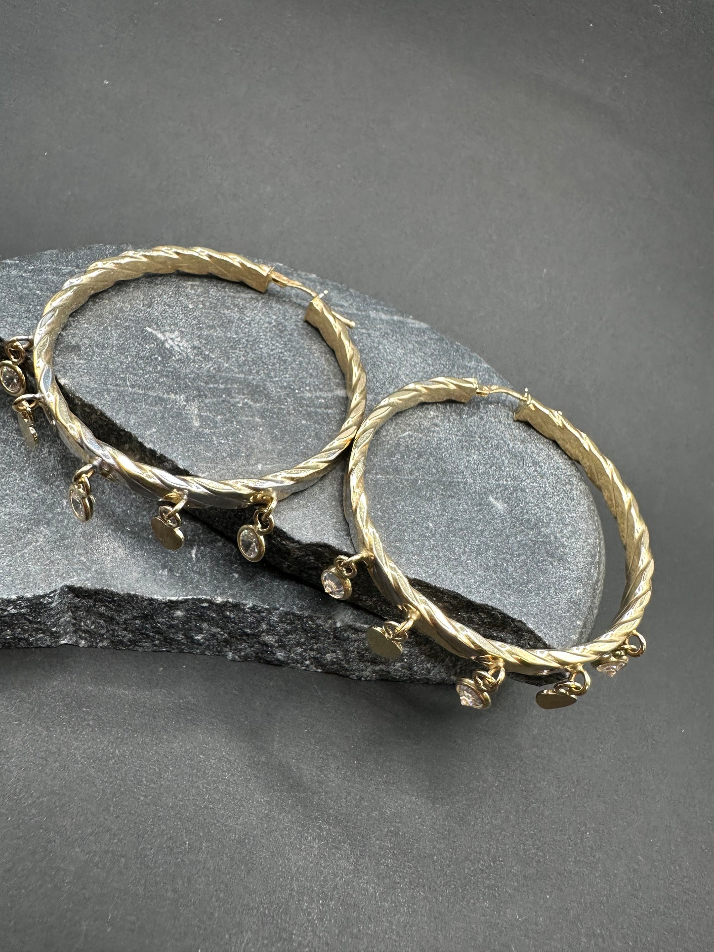 14K Gouden Oorbellen met Bedeltjes – 43,5 mm