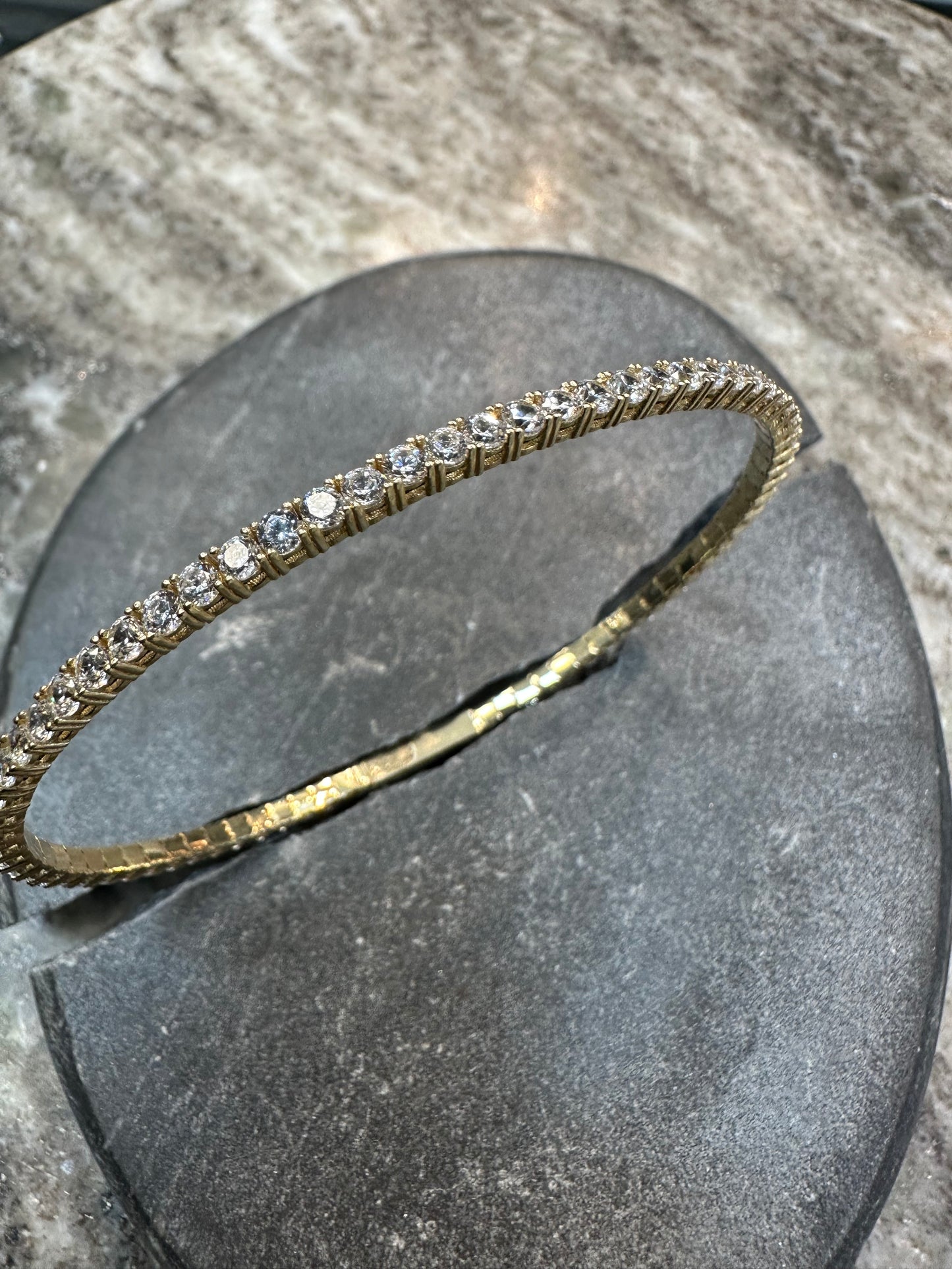 Prachtige 14K Gouden Tennis Bangle Armband met Zirkonia – Luxe & Elegant
