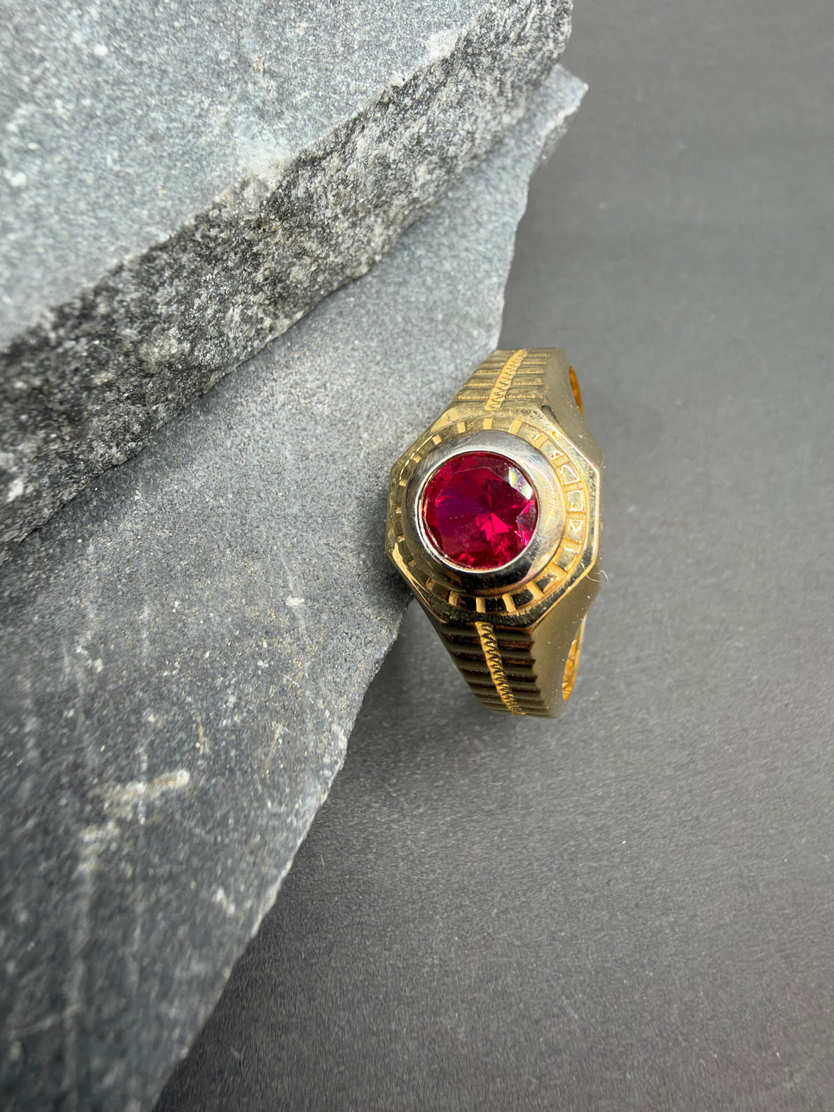 14K Gouden Ring met Robijn – Maat 21