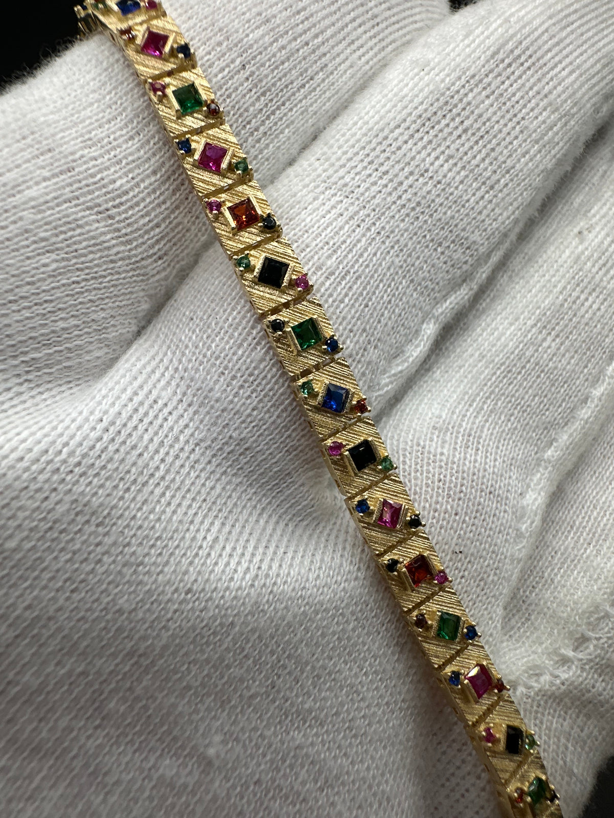 14K Gouden Matte Vierkante Armband met Edelstenen – 19,5 cm – 4,6 mm