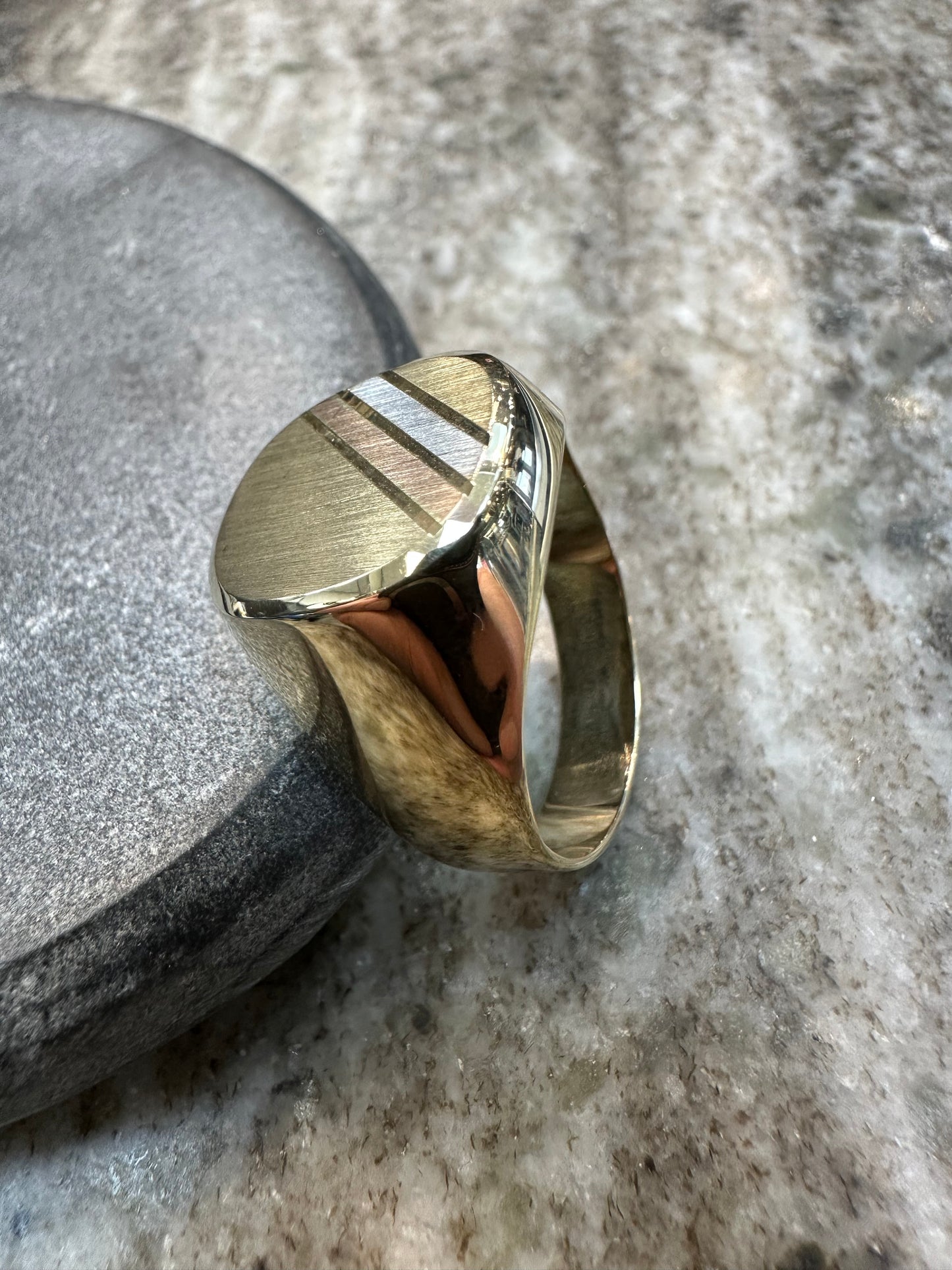 14K Gouden Tricolor Klassieke Zegelring – Comfort Fit | Luxe & Tijdloos