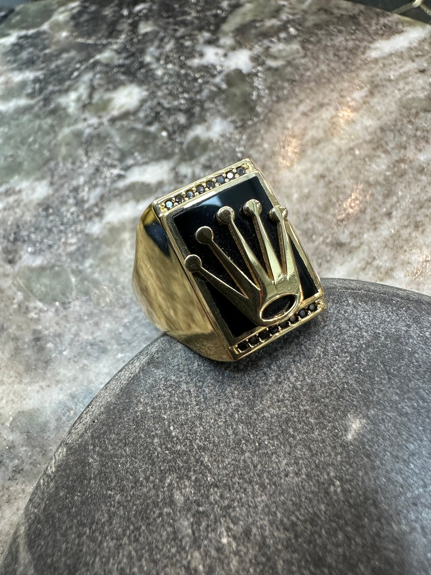 18K Gouden Kroon Ring met Gelaagde Onyx Steen