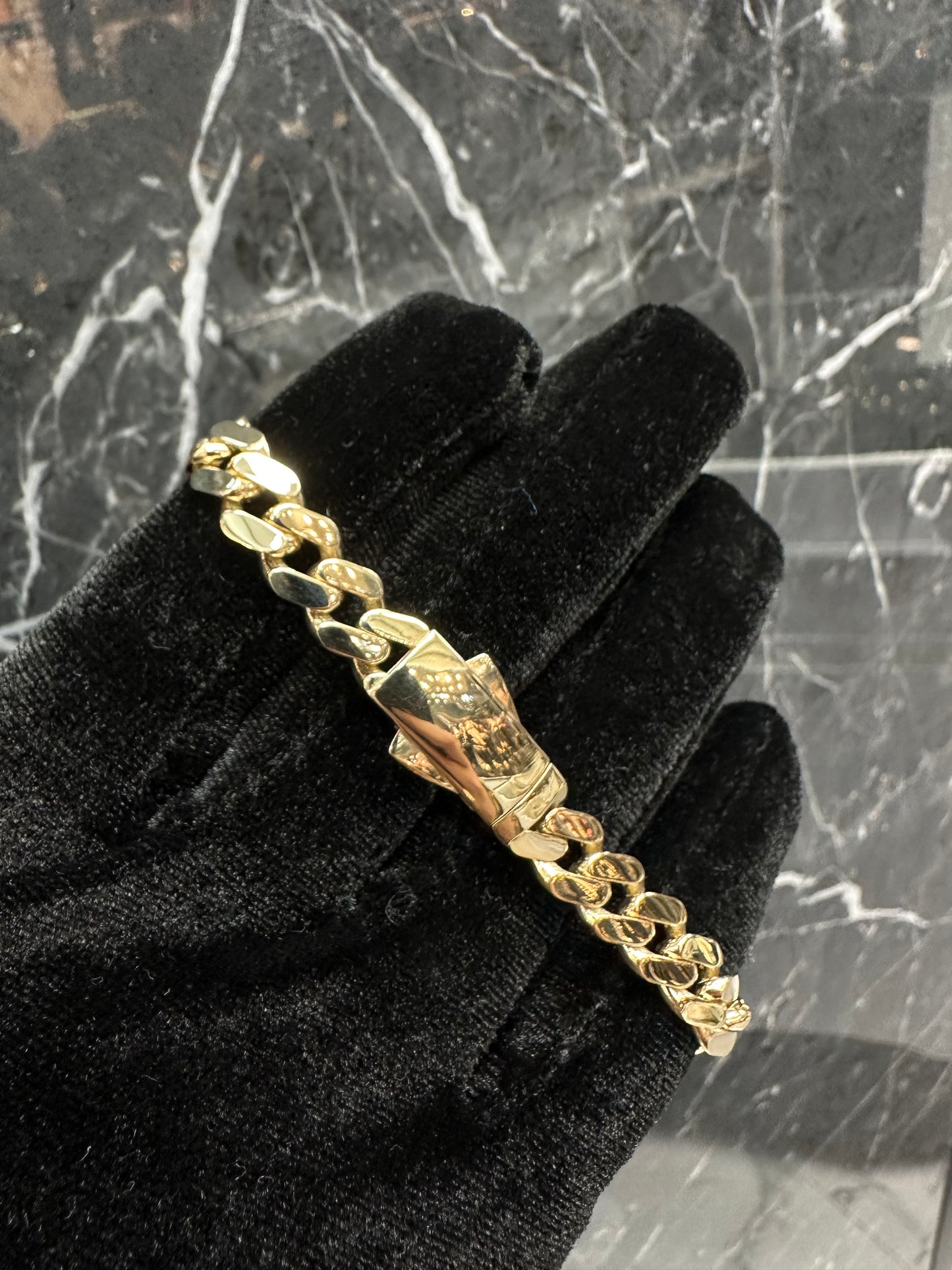 Prachtige 14K Gouden Cubaan Armband – 20,5 cm | 8,7 mm | Tijdloos & Stoer