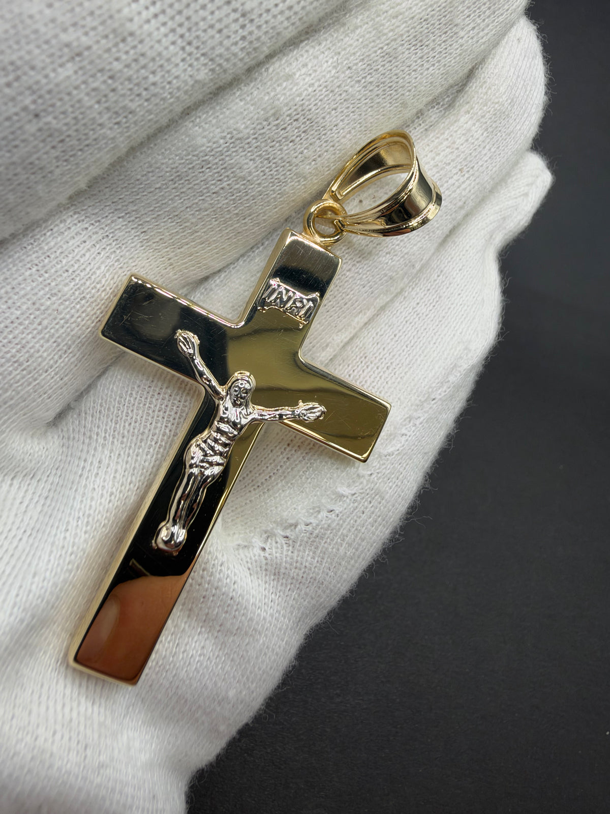 14K Gouden Kruis met Jezus in Witgoud – 30 mm x 60 mm