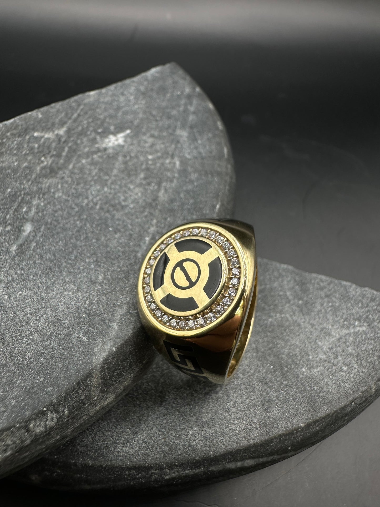 18K Gouden Unieke Ring met Onyx en Zirkonia
