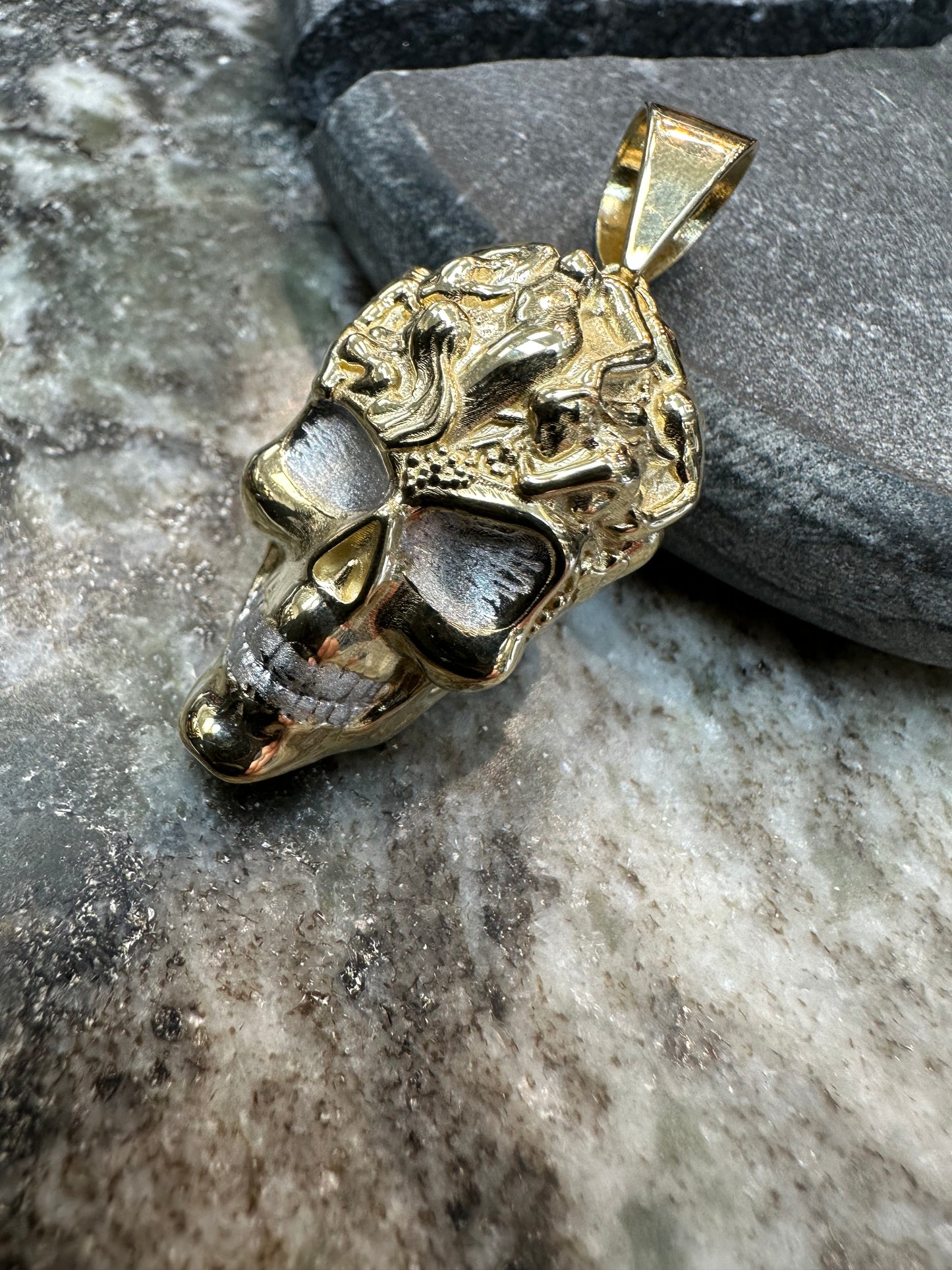 Prachtige 14K Gouden Skull Hanger – Bicolor | 18,8 mm breed | Stoer & Uniek