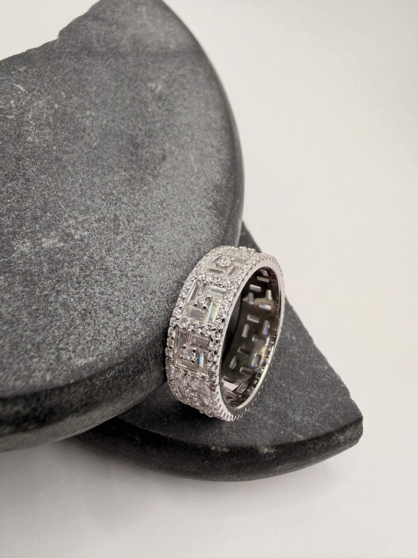 Schitterende 925 Zilveren Iced Ring – Maat 20 | Luxe & Sprankelend