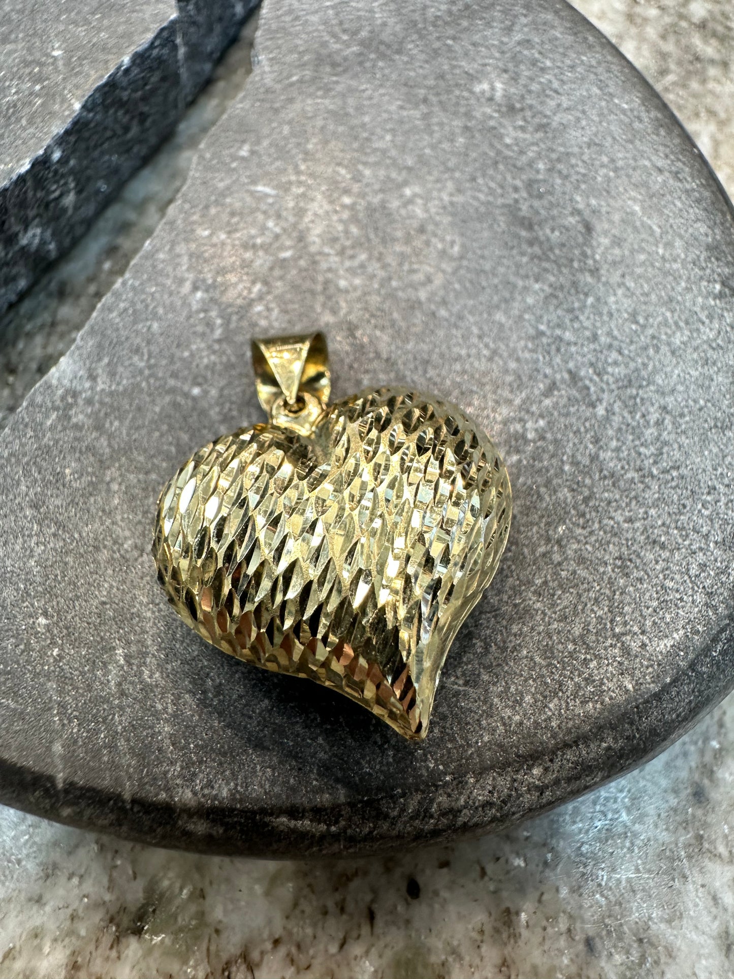 Prachtige 14K Gouden Hart Hanger – Diamond Cut | 20,6 mm Diameter | Elegant & Tijdloos