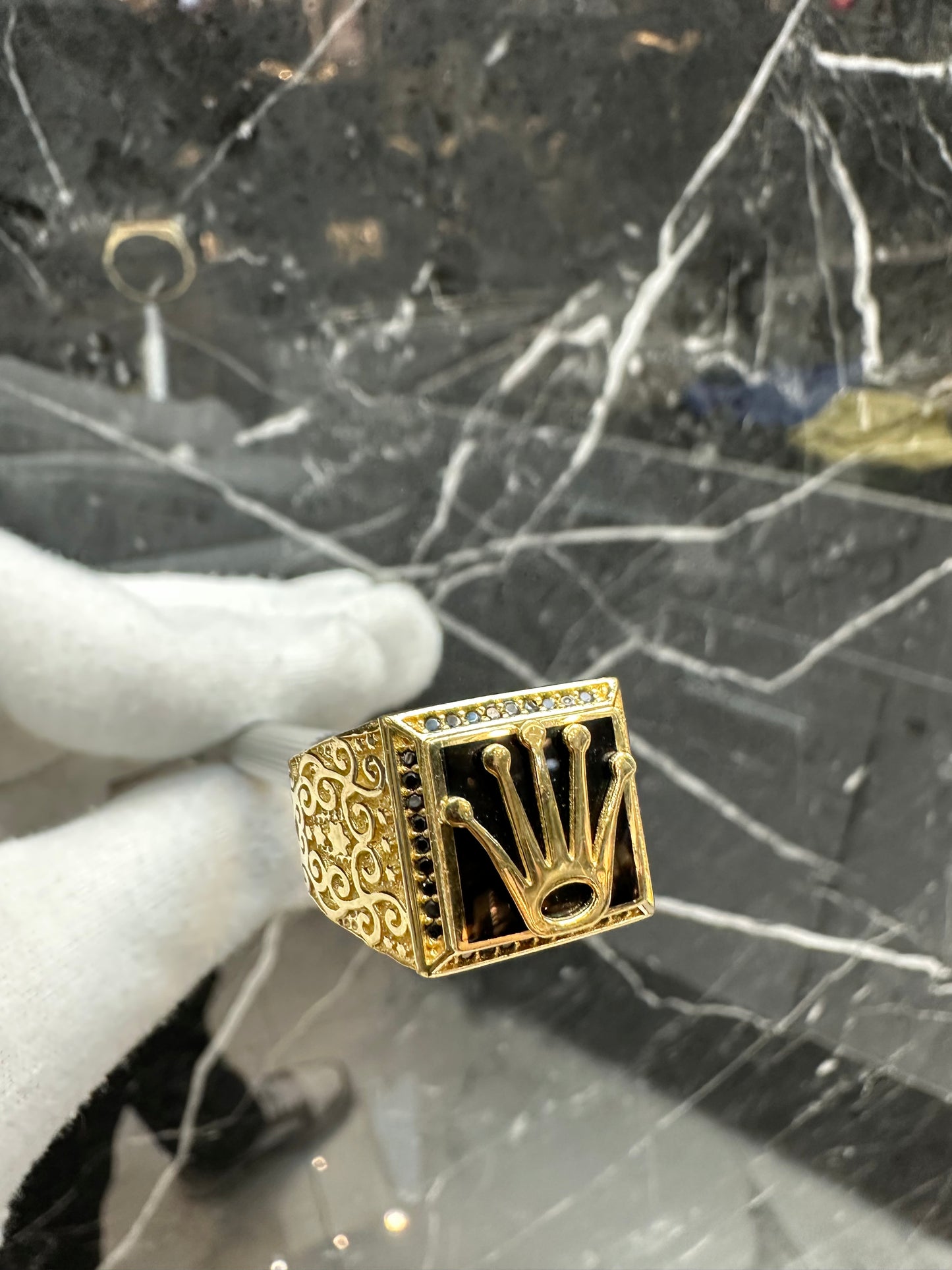 18K Gouden Massieve Kroon Ring met Gelaagde Onyx Steen – Handgemaakt – Maat 20