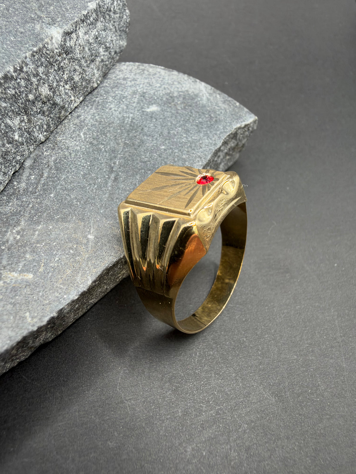 18K Gouden Ring met Robijn – Maat 22
