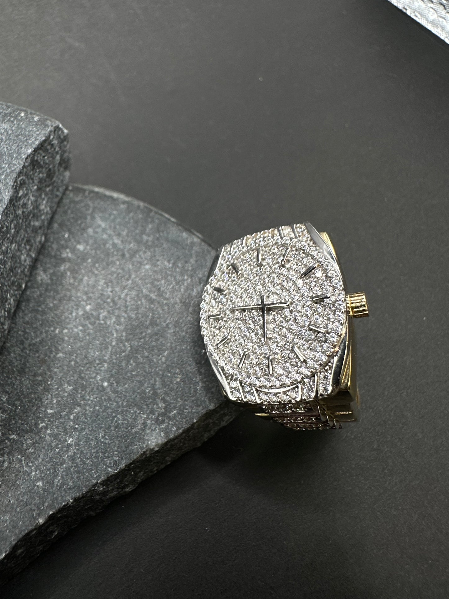 14K Gouden Iced Klok Ring met Zirkonia – Maat 20,5
