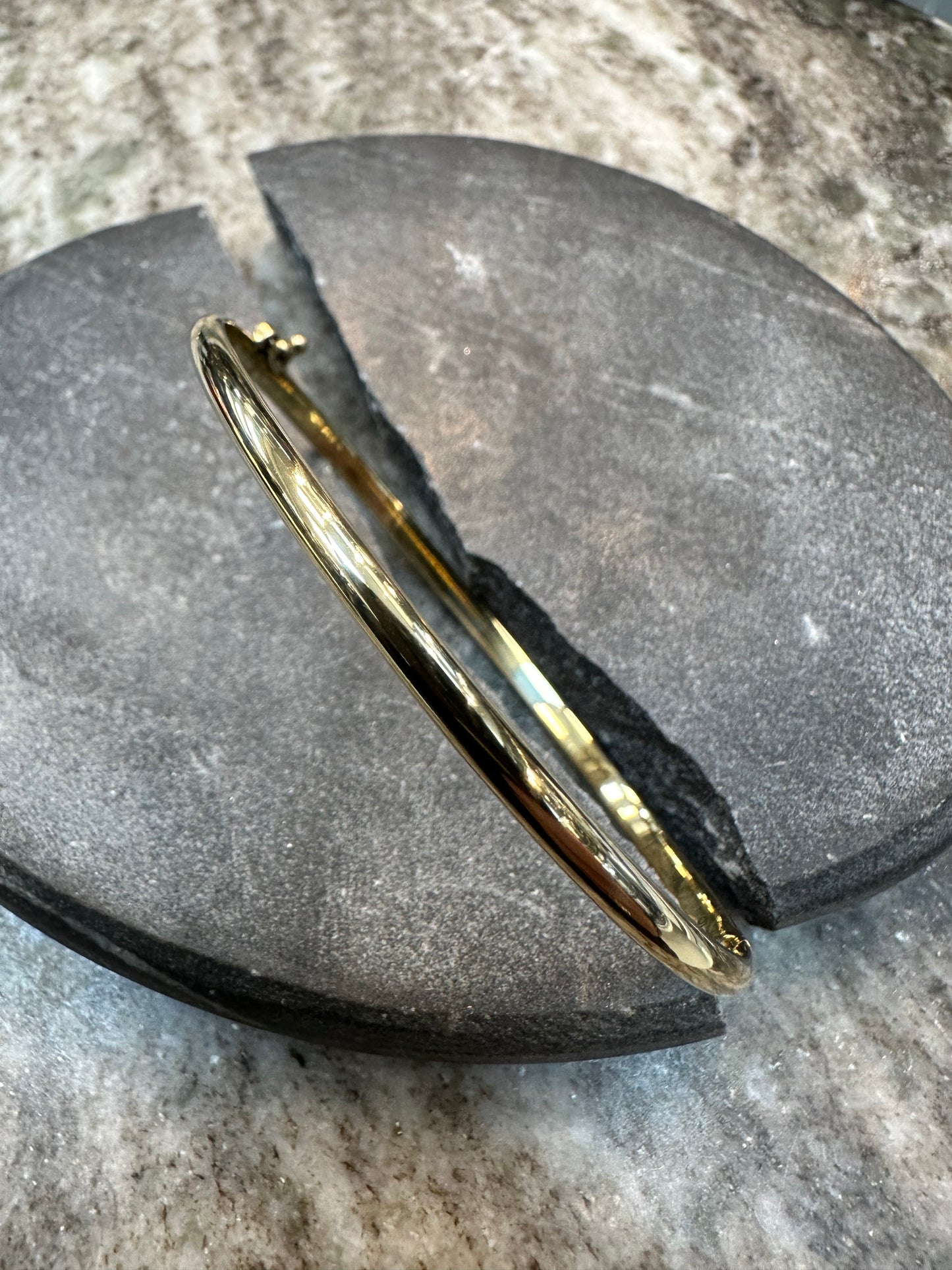 Subtiele 14K Gouden Gladde Slavenarmband – Elegant & Tijdloos| 58 mm